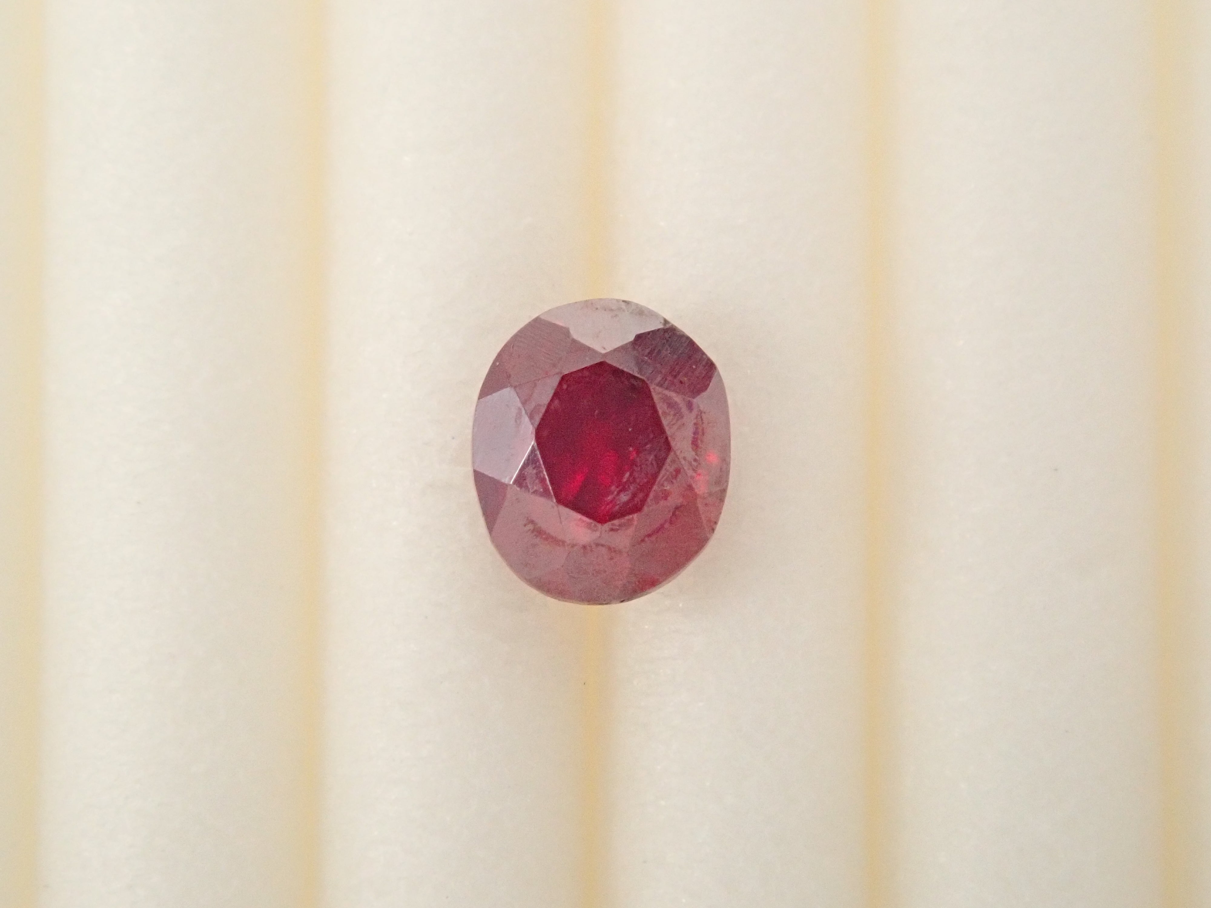 【1月10日晚間10點開售】中國硃砂裸石 0.811克拉，附真品證書