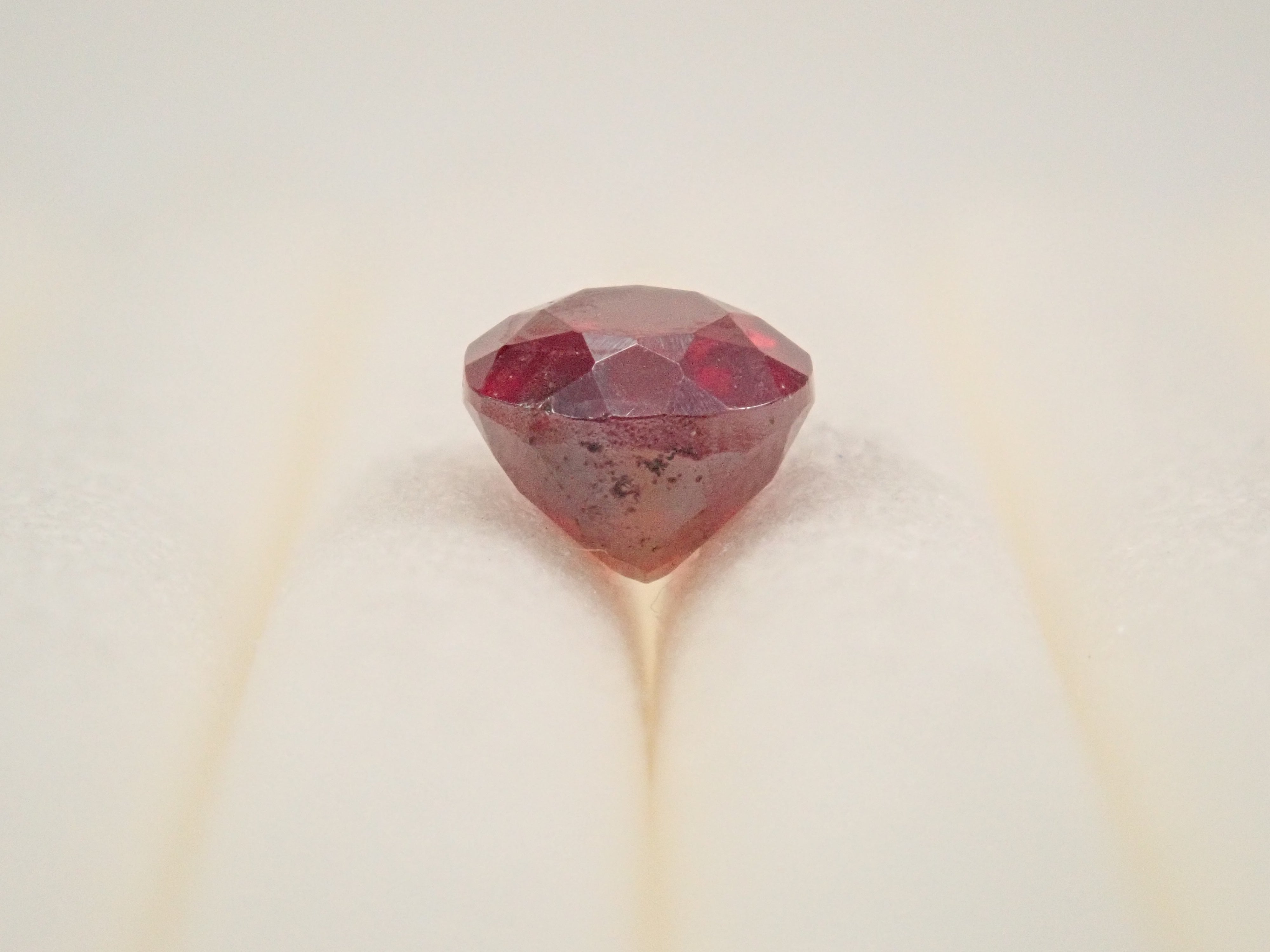 【1月10日晚間10點開售】中國硃砂裸石 0.811克拉，附真品證書