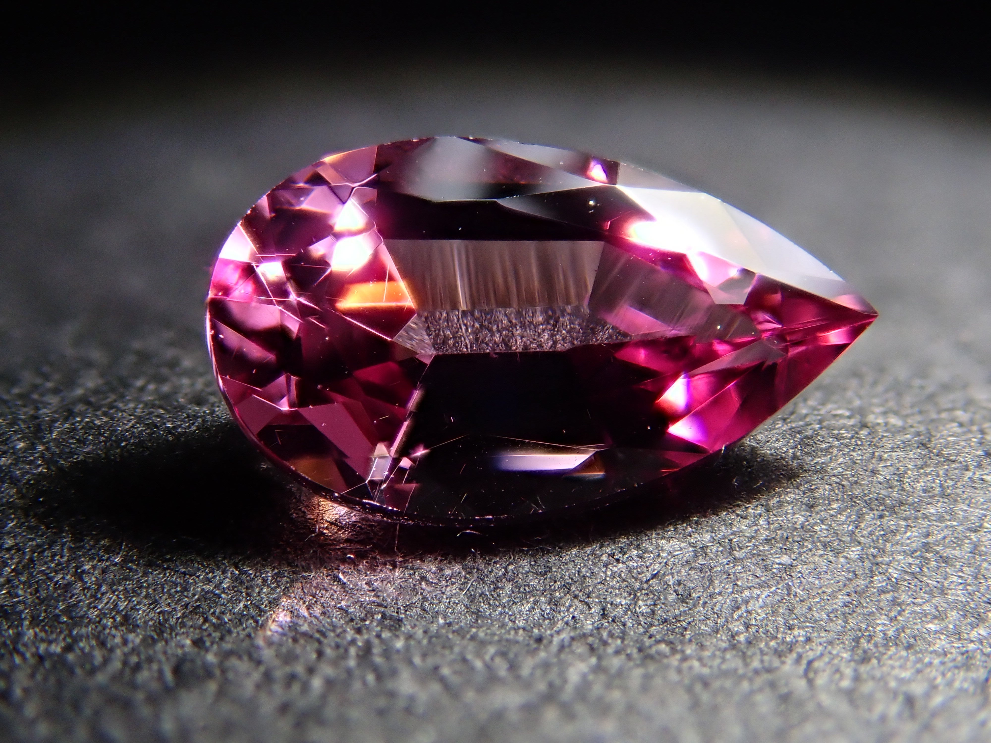 タンザニア産マラヤガーネット 0.569ctルース