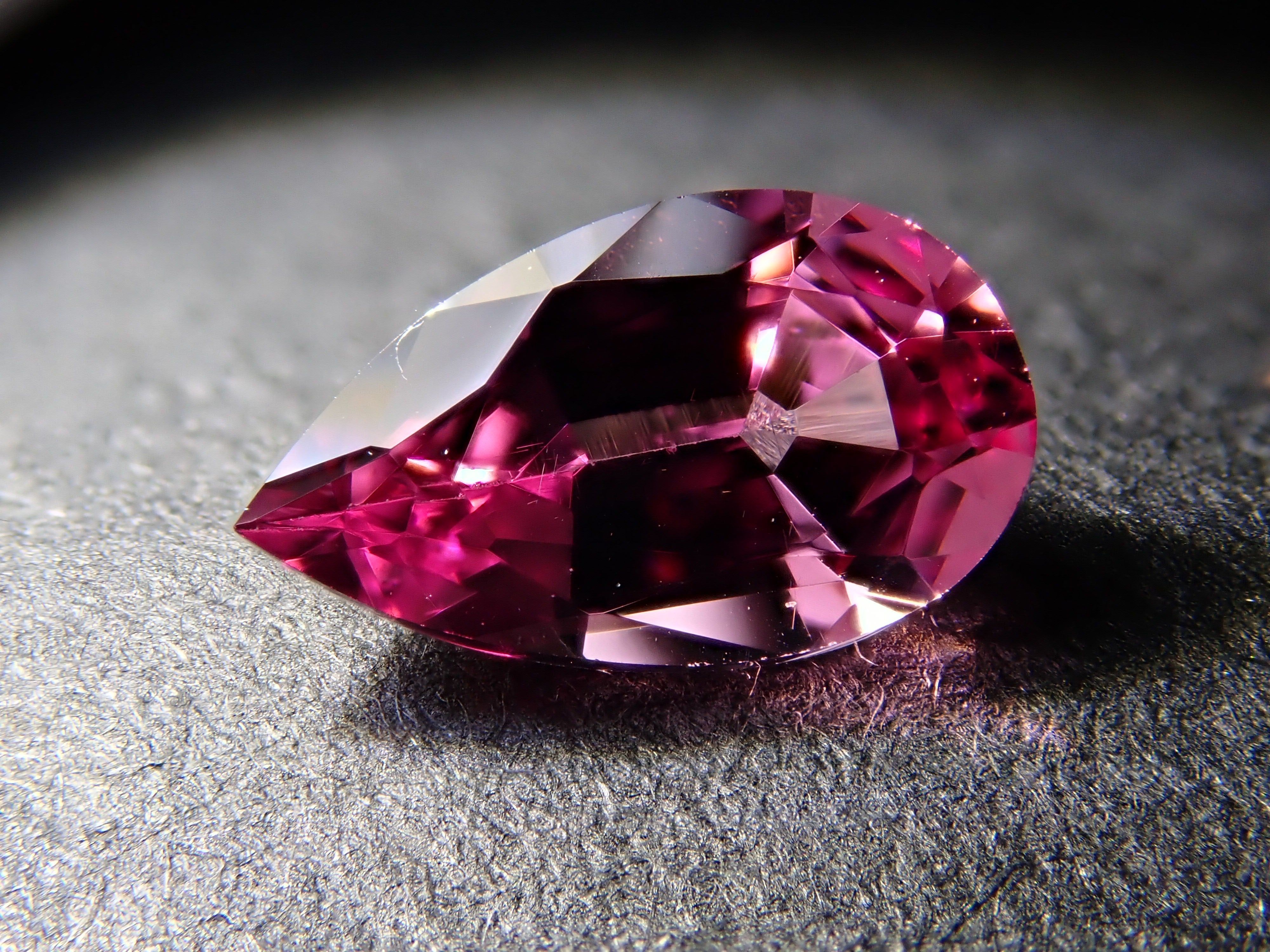 タンザニア産マラヤガーネット 0.569ctルース