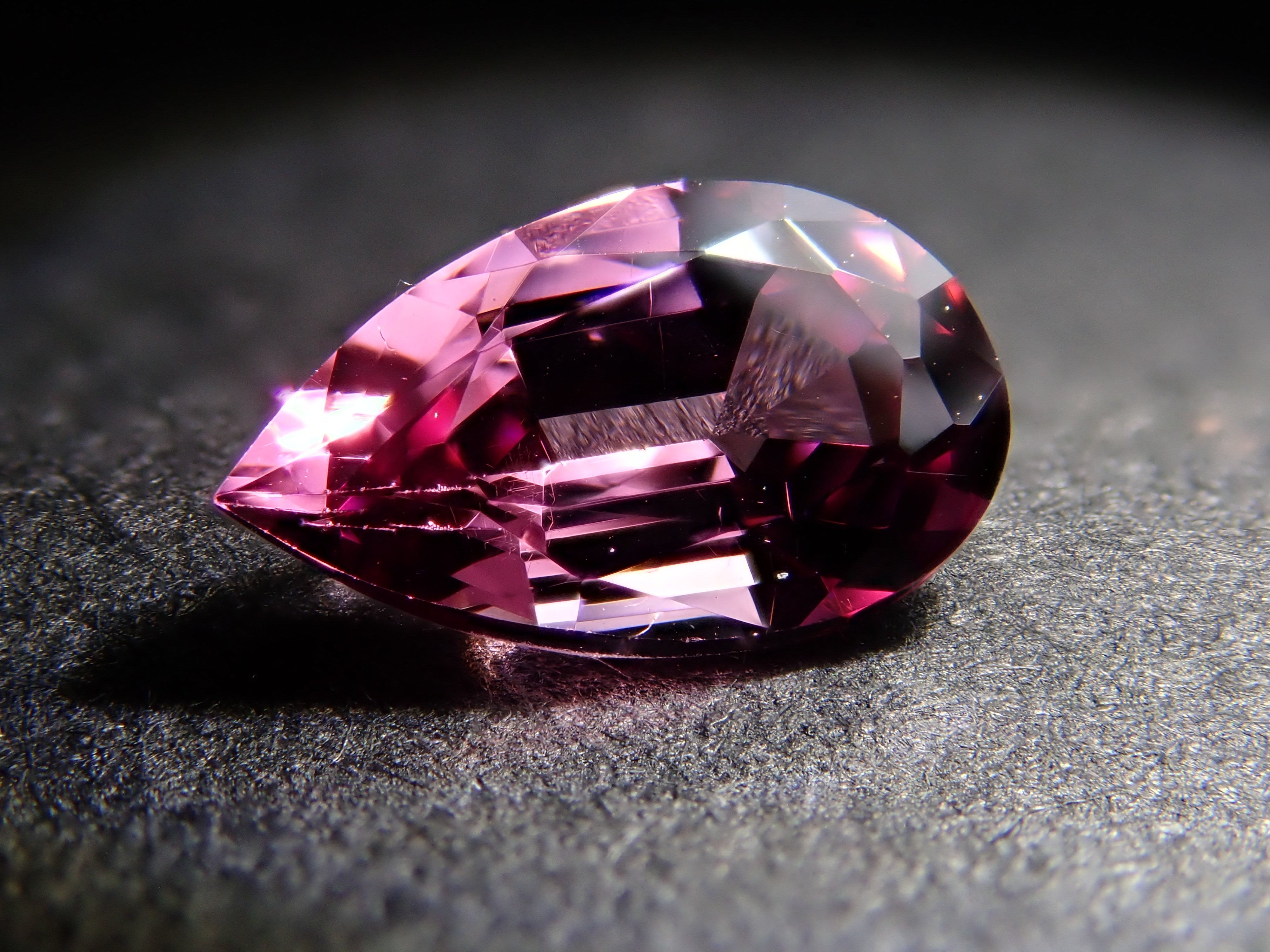 タンザニア産マラヤガーネット 0.569ctルース