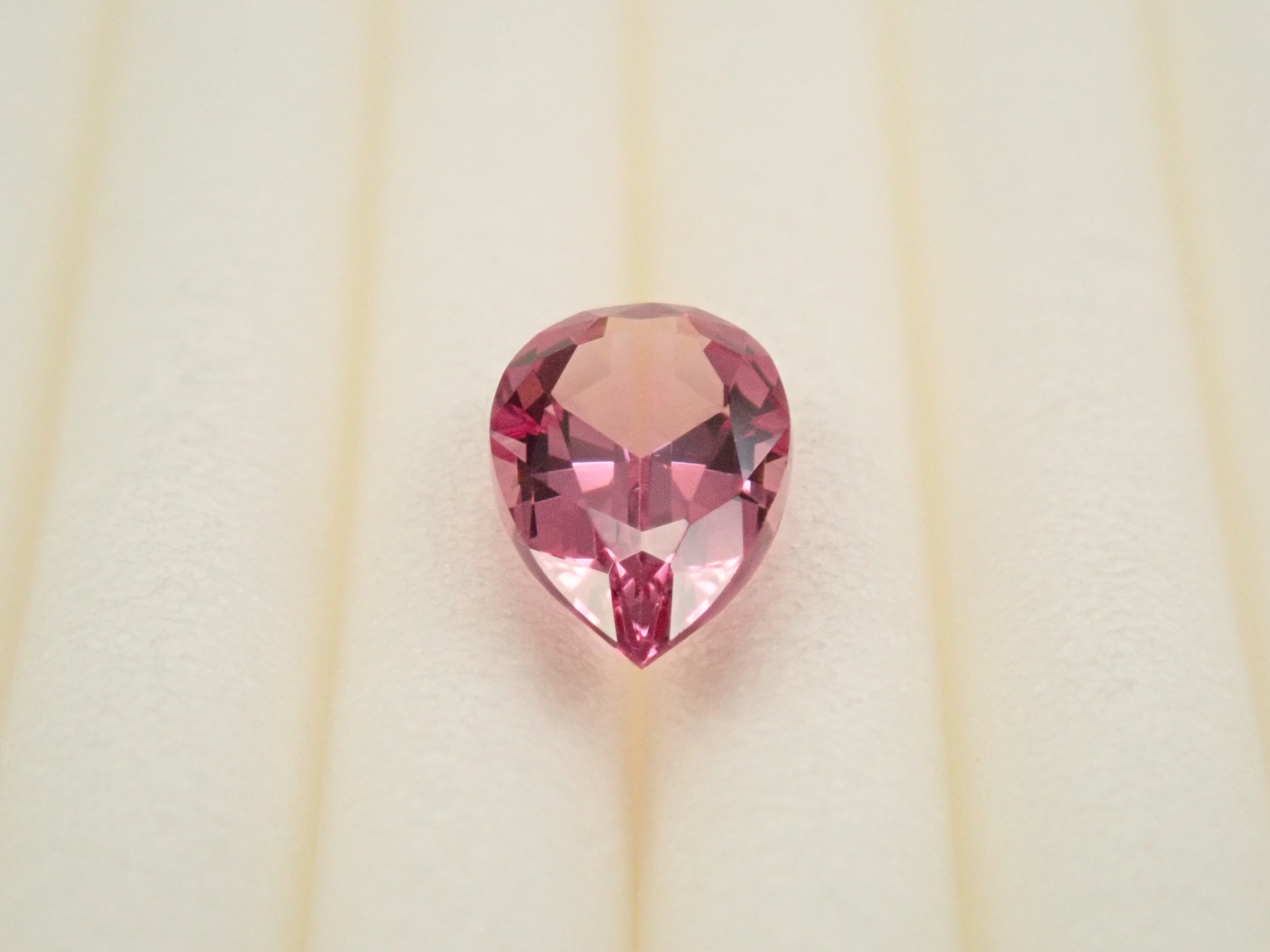 タンザニア産マラヤガーネット 0.569ctルース