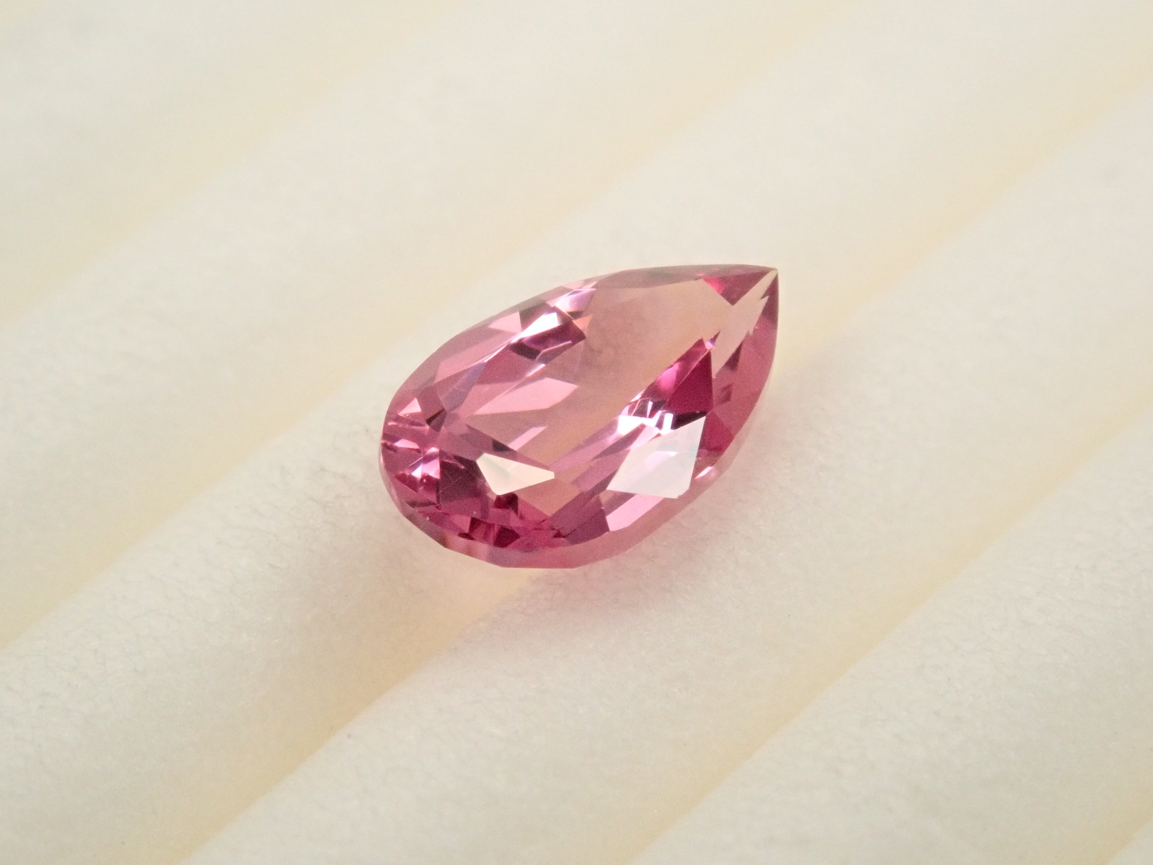 タンザニア産マラヤガーネット 0.569ctルース