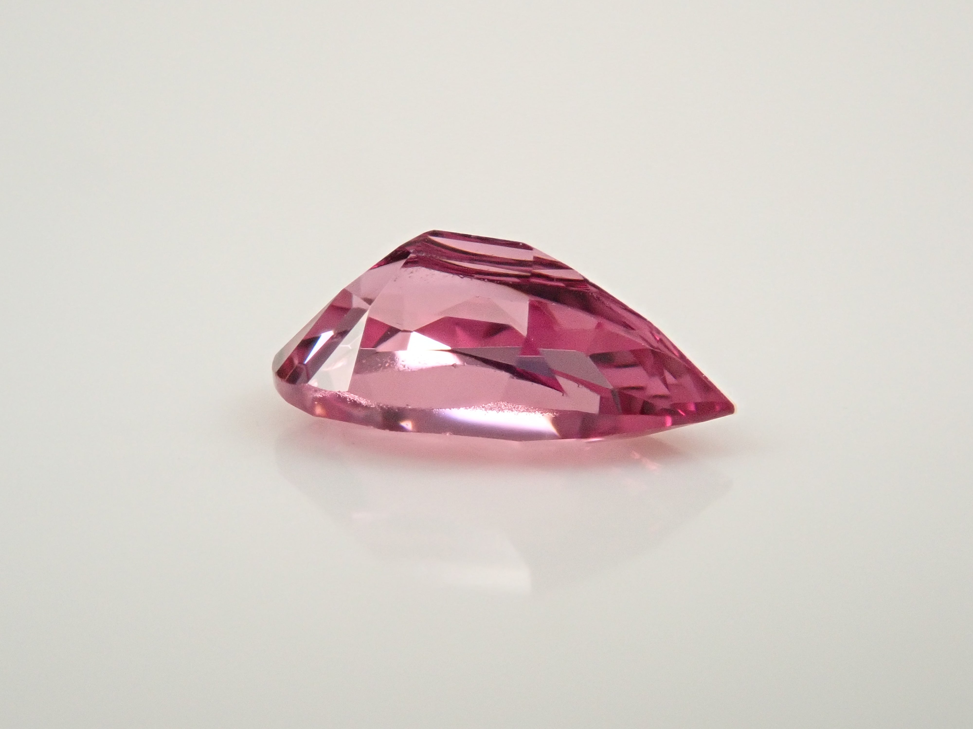 【1月11日 22:00 特價】坦尚尼亞馬來亞石榴石 0.569克拉 裸石