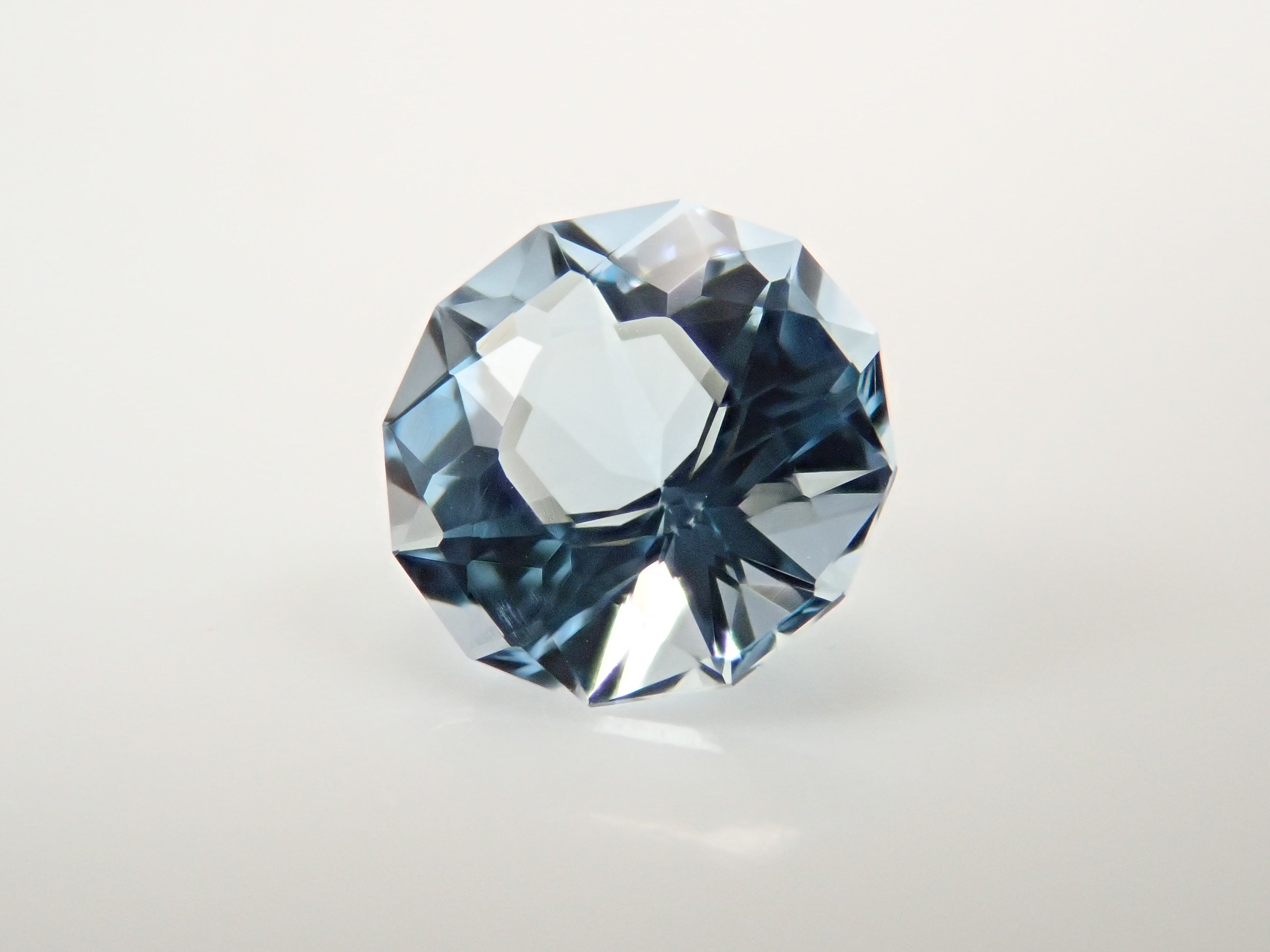 【10/23 22時販売】ブラジル産ブルートパーズ 5.5mm/0.754ctルース
