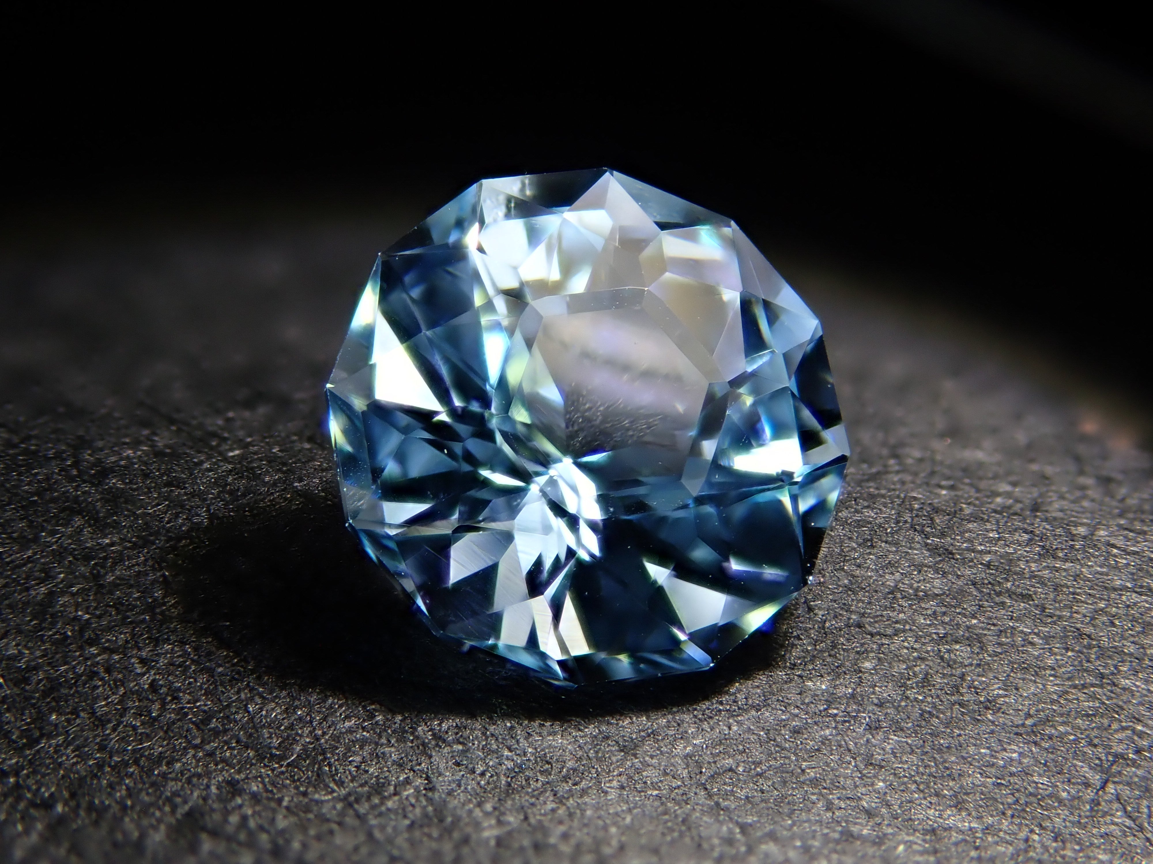 【10/23 22時販売】ブラジル産ブルートパーズ 5.5mm/0.754ctルース
