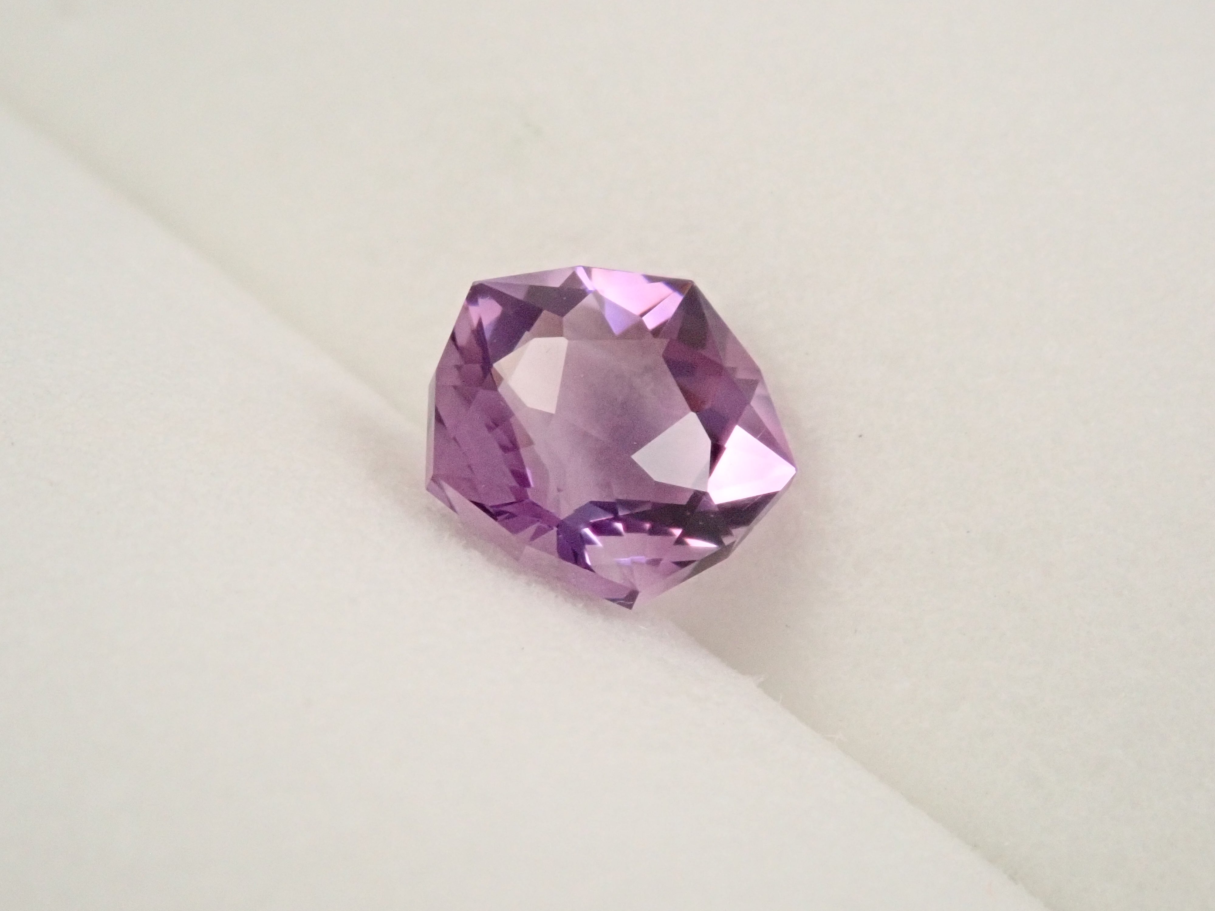 カラーシフトアメジスト 0.849ctルース