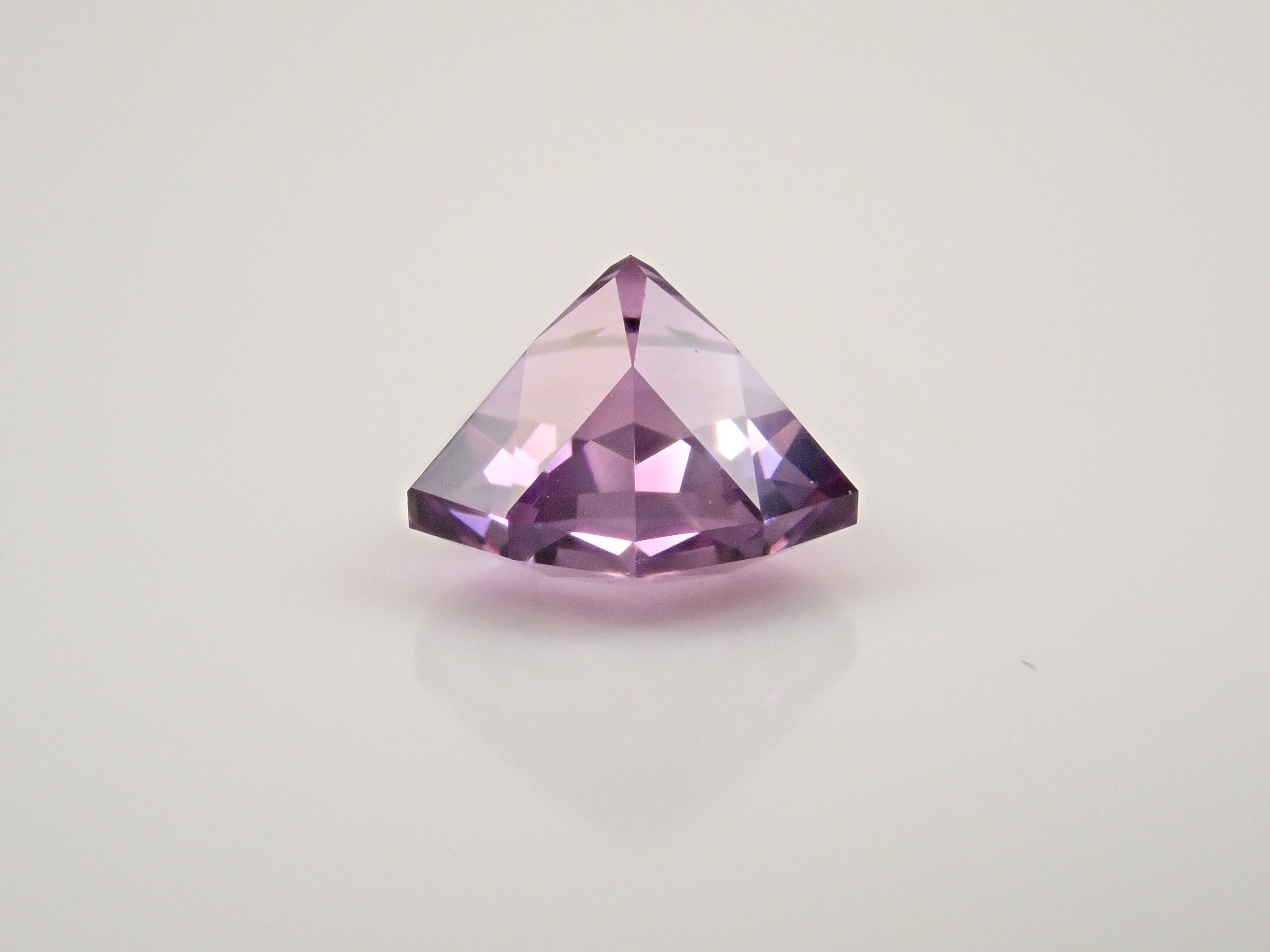アメジスト　567グラム カラーシフトアメジスト 0.849ctルース