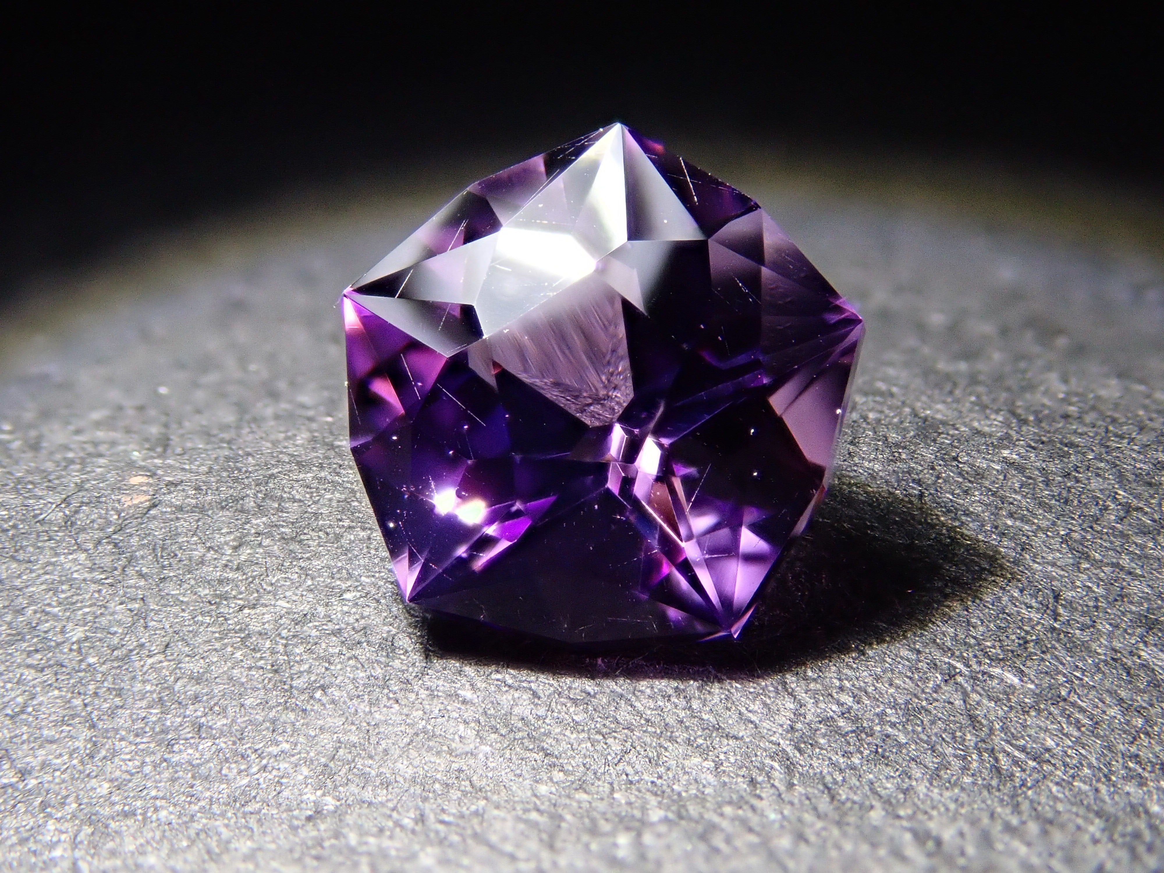 カラーシフトアメジスト 0.849ctルース