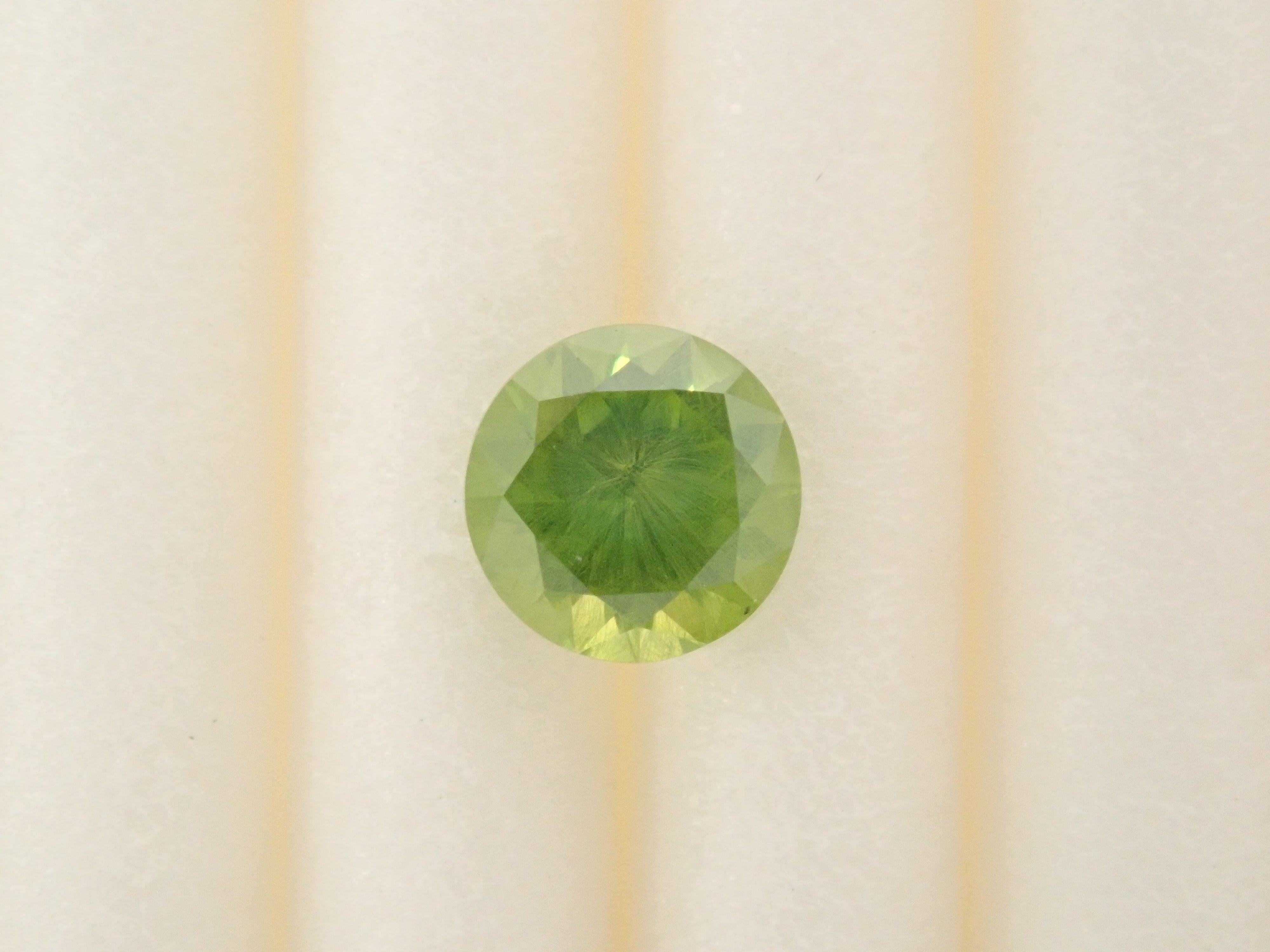 デマントイドガーネット　ルース　約0.43ct 〔3〕 ロシア産デマントイドガーネット（ホーステール認む） 0.255ctルース