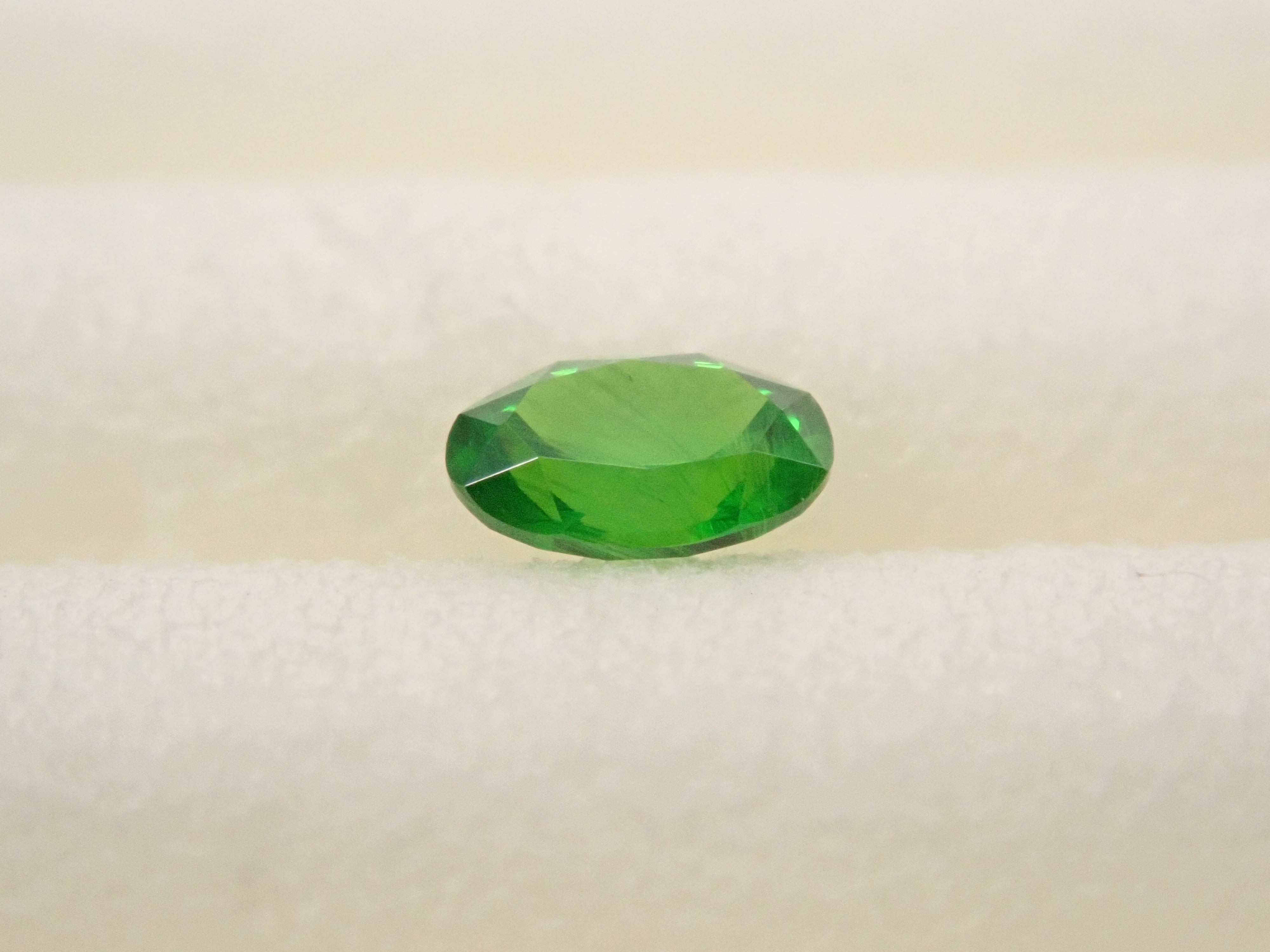 ロシア産 デマントイドガーネット 0.203(ホーステール有)※週末セール中 ロシア産デマントイドガーネット(ホーステールインクルージョン認む