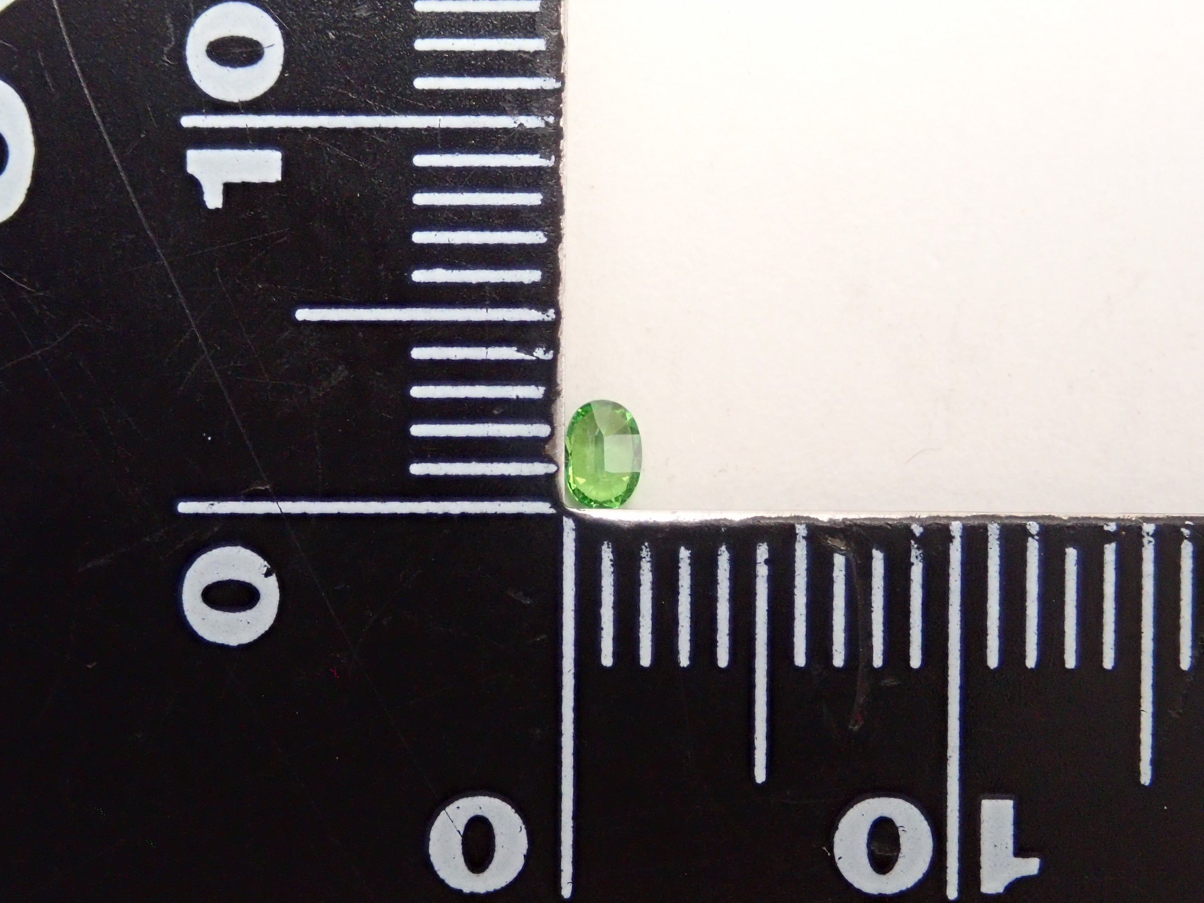 ロシア産デマントイドガーネット（ホーステール認む） 0.064ctルース