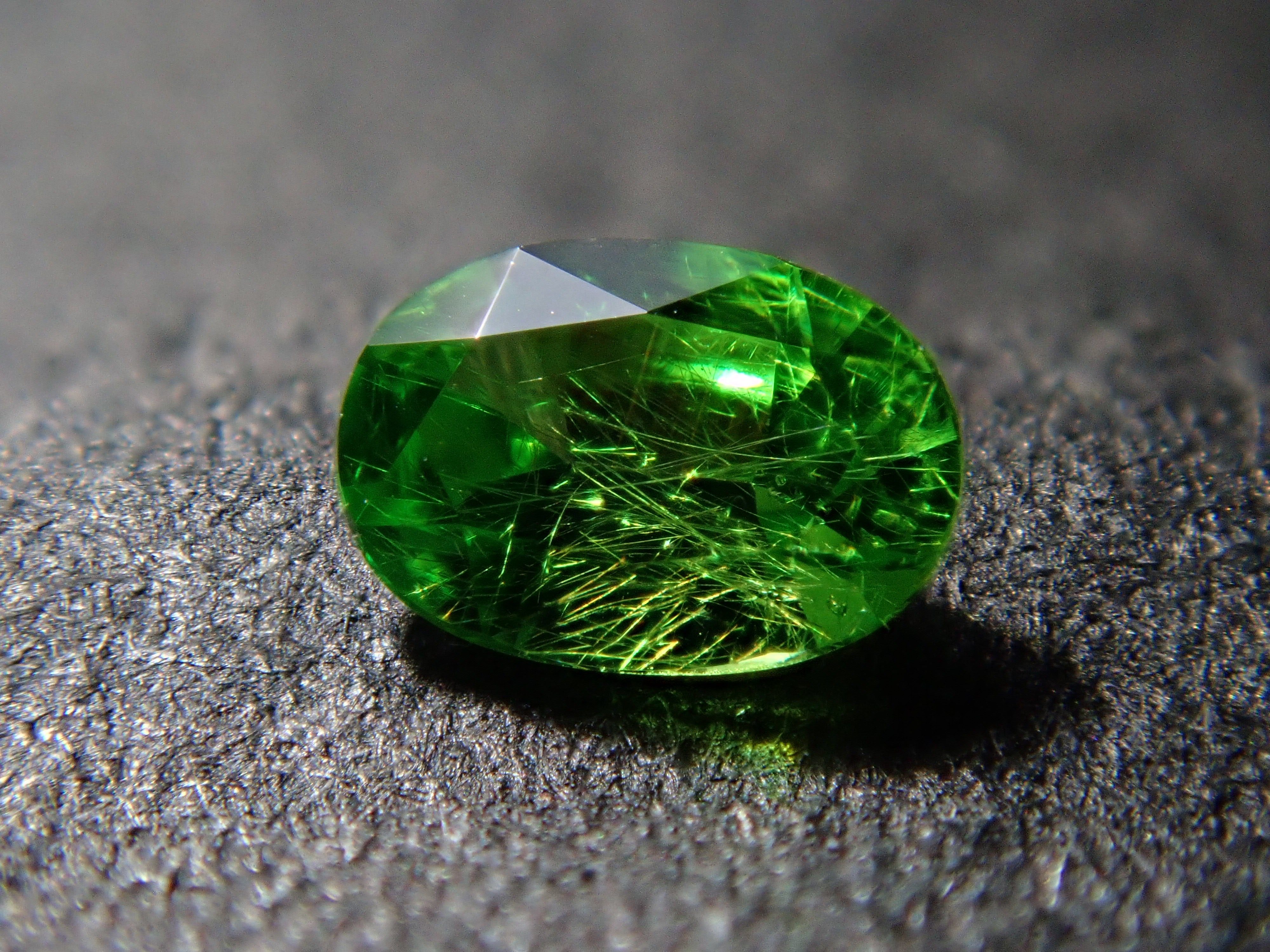 ロシア産デマントイドガーネット（ホーステール認む） 0.064ctルース