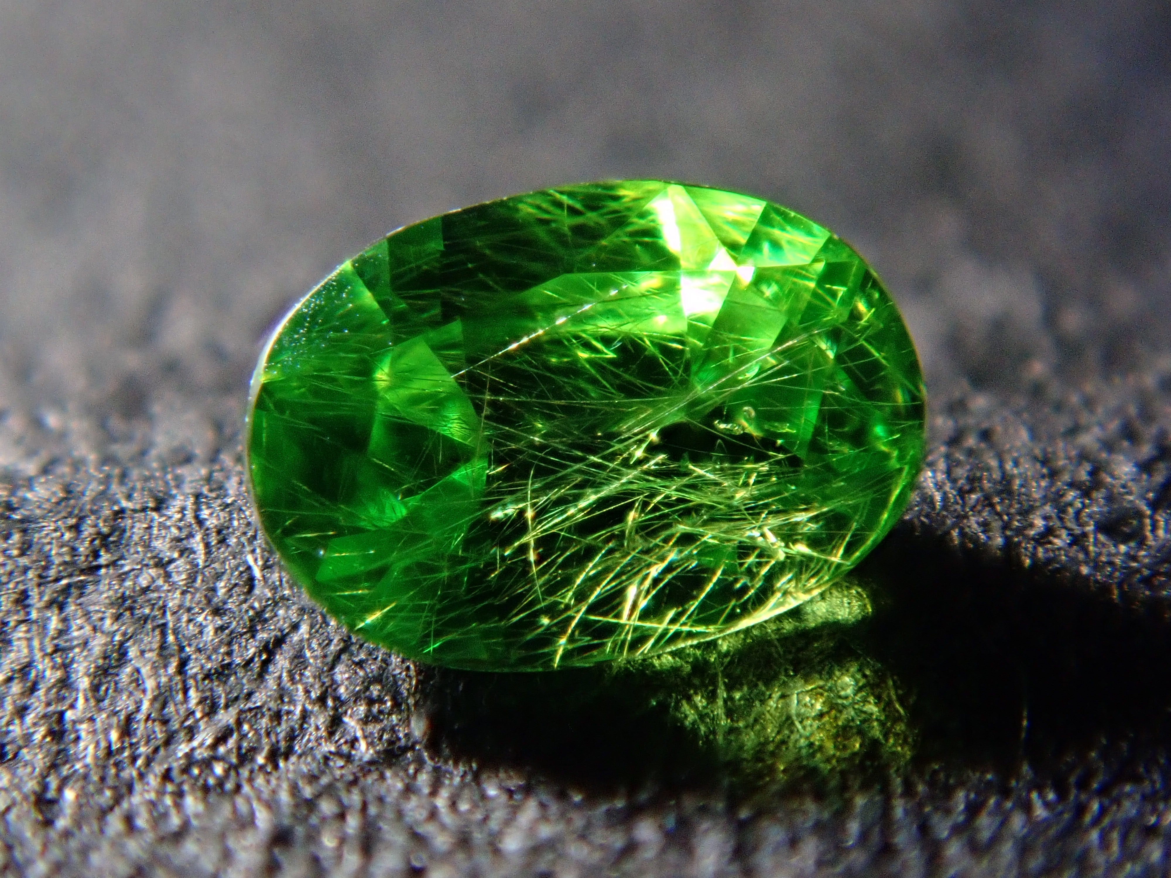 ロシア産デマントイドガーネット（ホーステール認む） 0.064ctルース