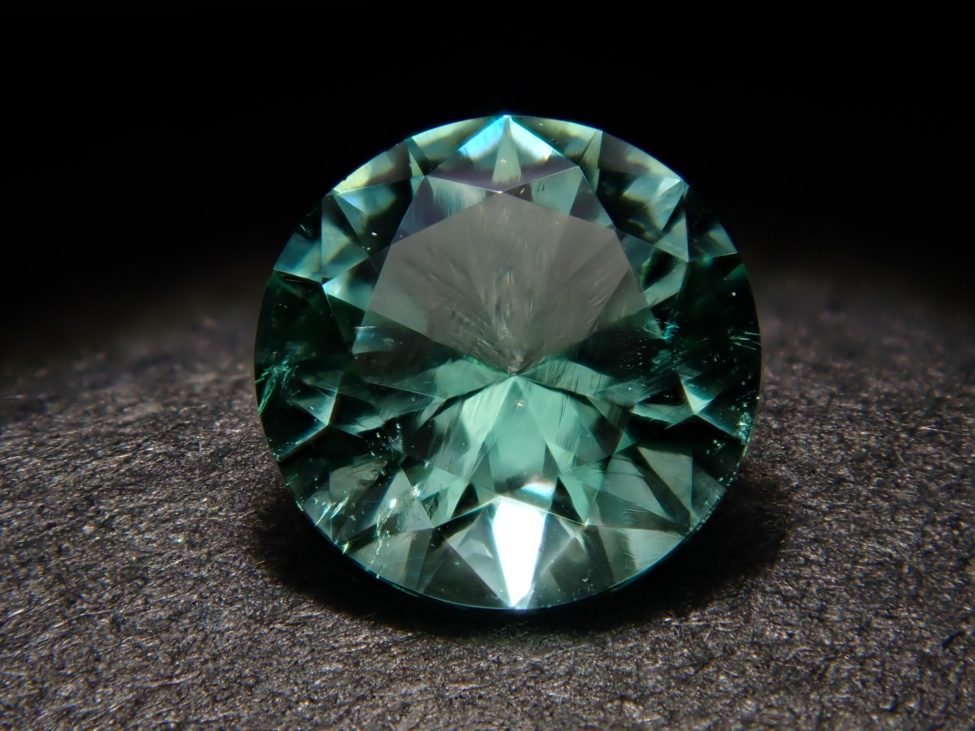 [E33 Shinjuku] Russian oil-free emerald 0.223ct loose