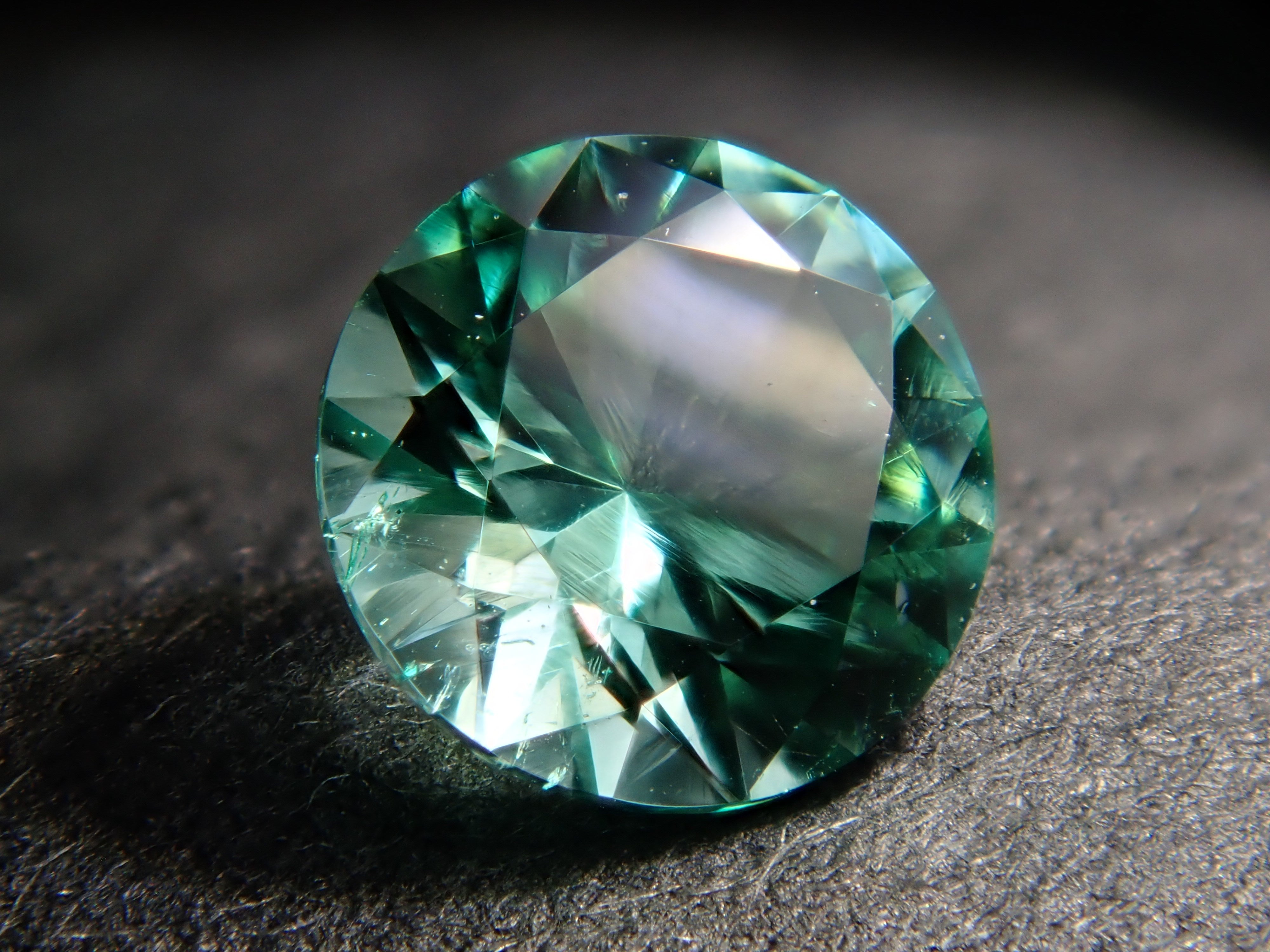 [E33 Shinjuku] Russian oil-free emerald 0.223ct loose