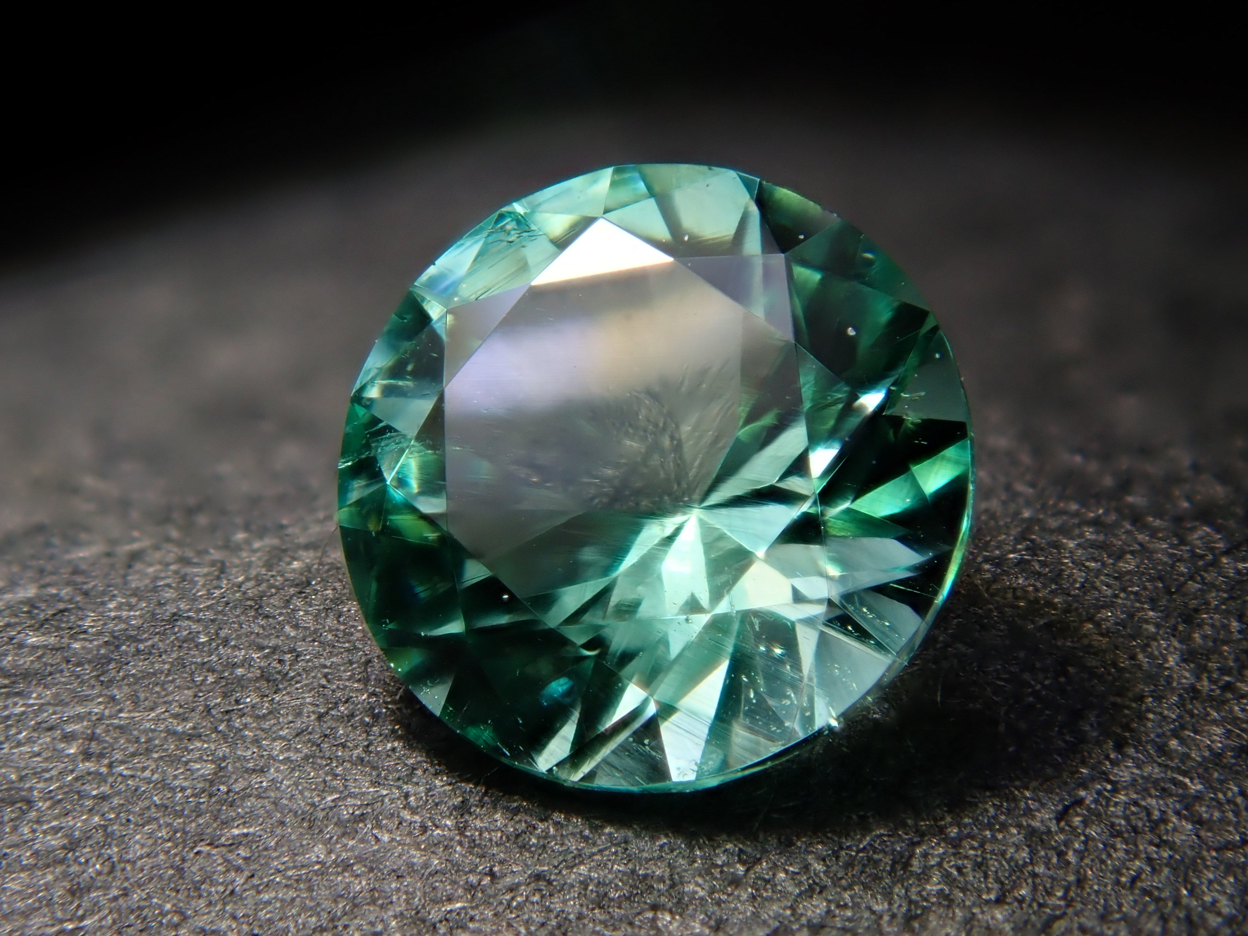 [E33 Shinjuku] Russian oil-free emerald 0.223ct loose