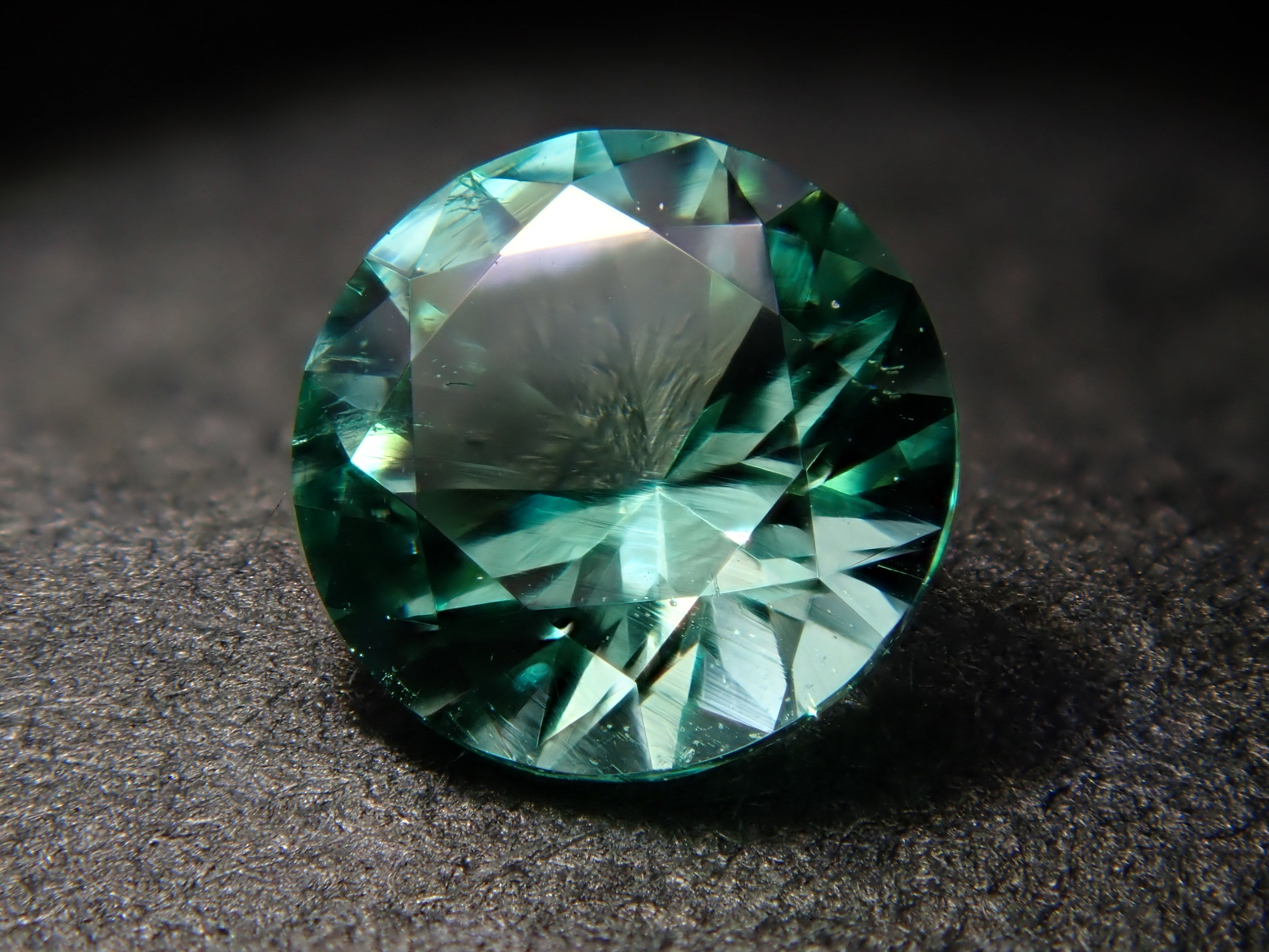 [E33 Shinjuku] Russian oil-free emerald 0.223ct loose