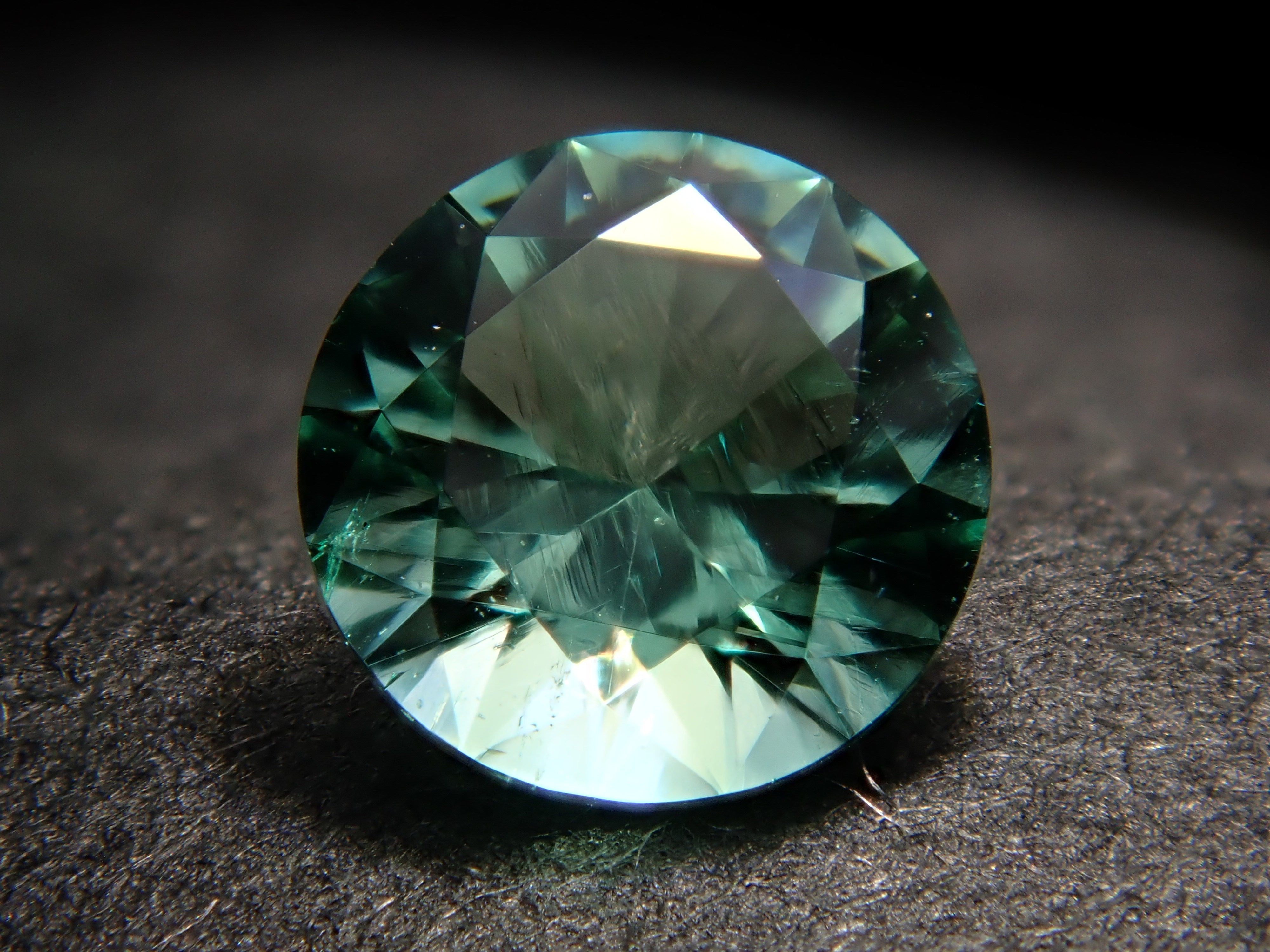 [E33 Shinjuku] Russian oil-free emerald 0.223ct loose