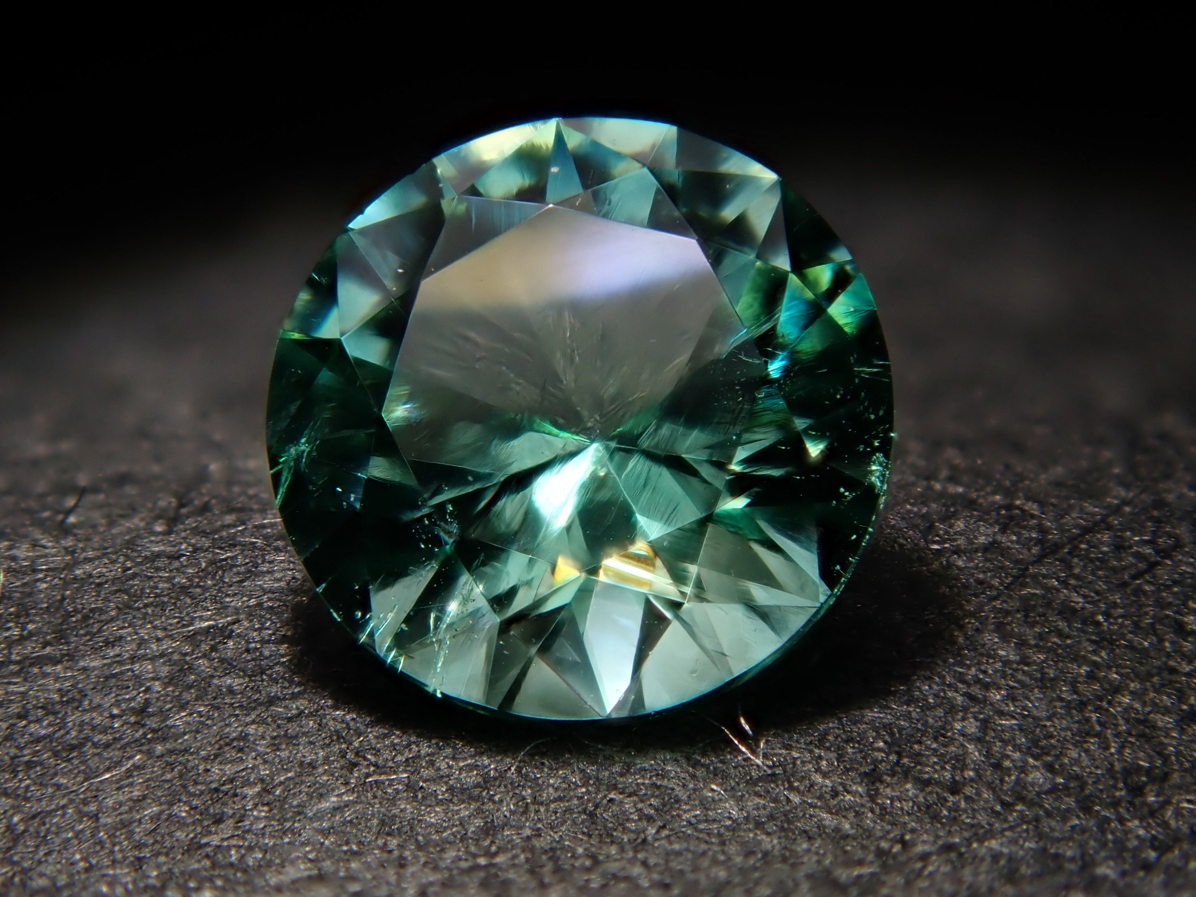 [E33 Shinjuku] Russian oil-free emerald 0.223ct loose