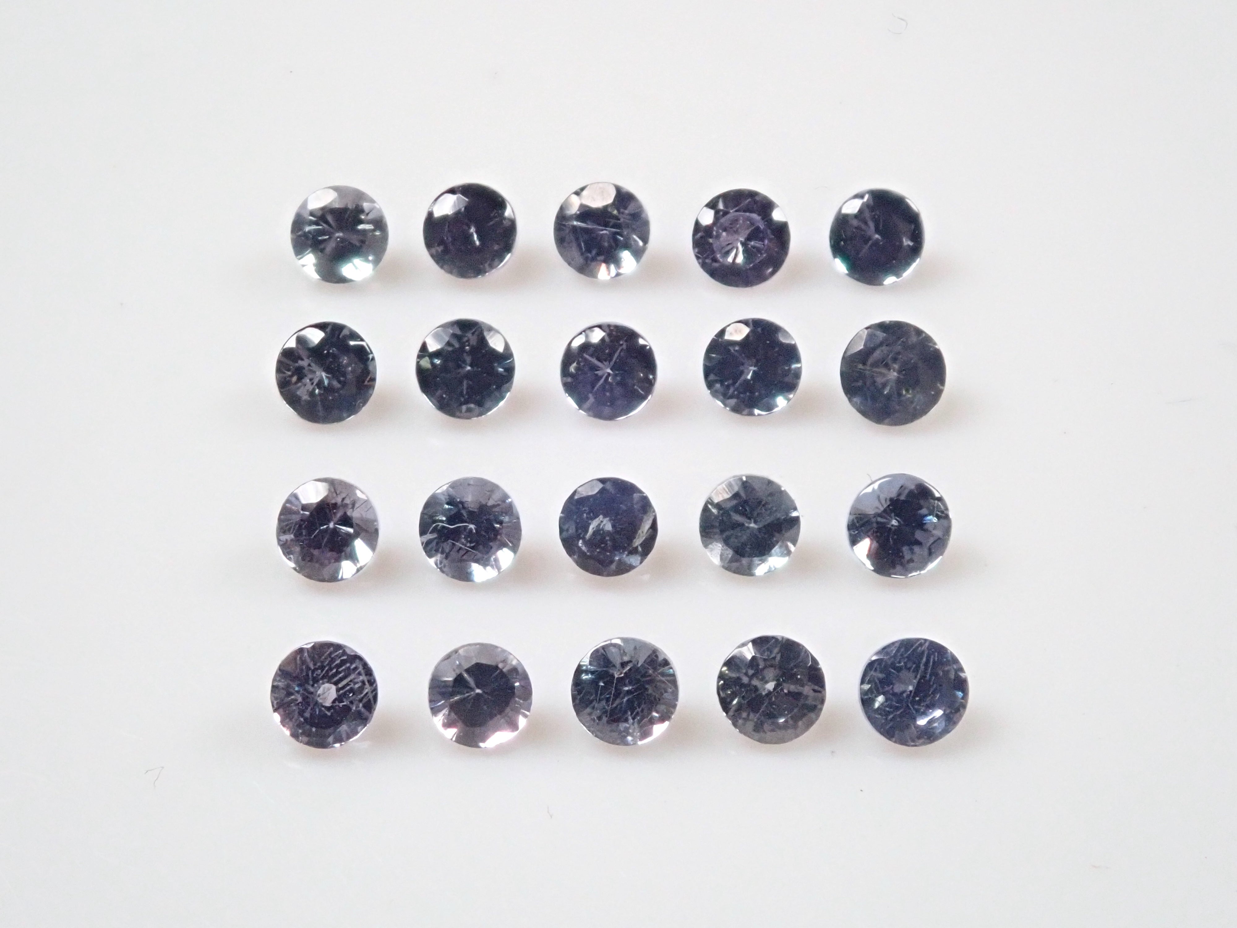 1 Bekily Blue Garnet from Madagascar (2mm, round cut)《Multiple purchase discounts available》