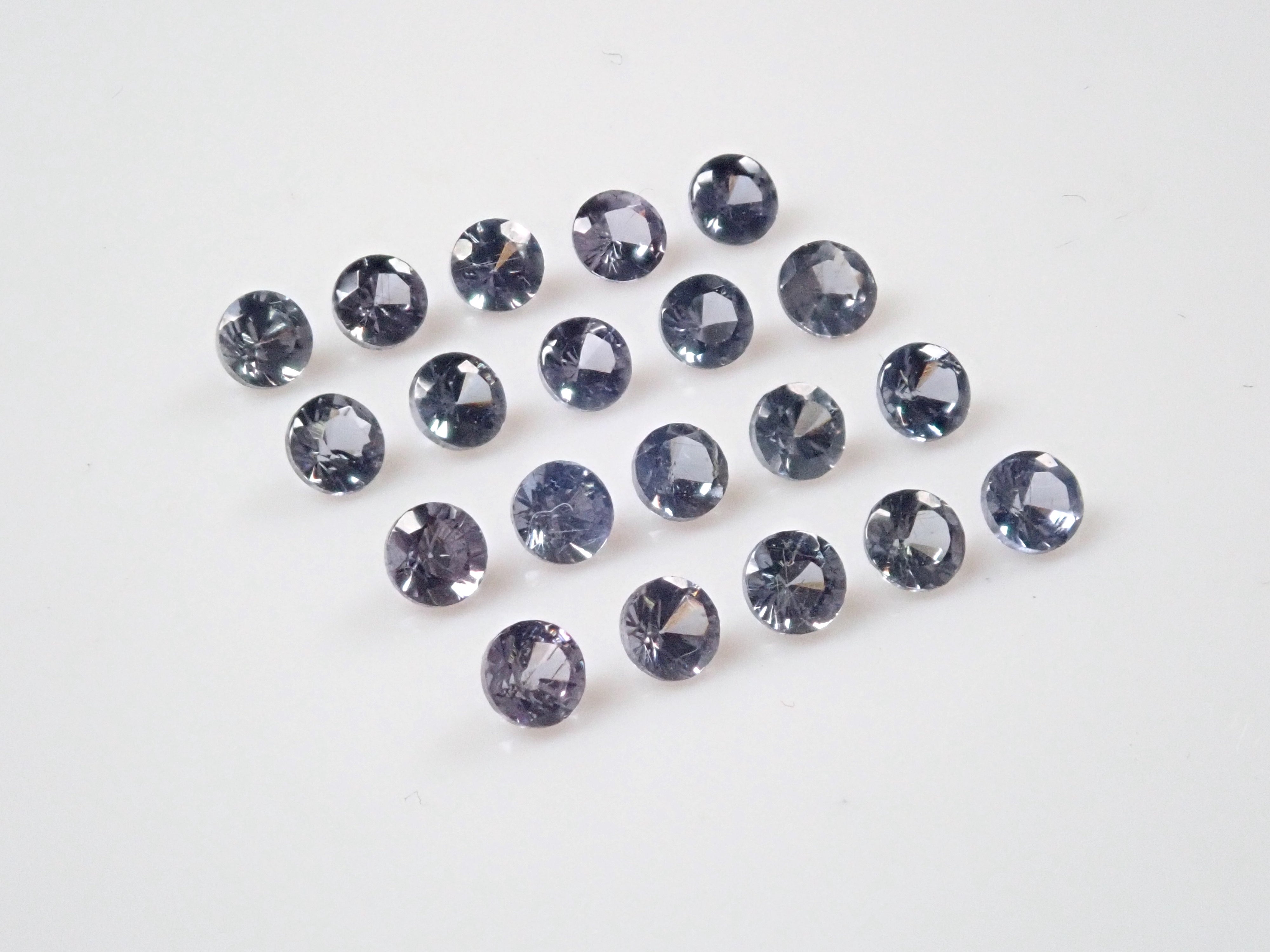 1 Bekily Blue Garnet from Madagascar (2mm, round cut)《Multiple purchase discounts available》