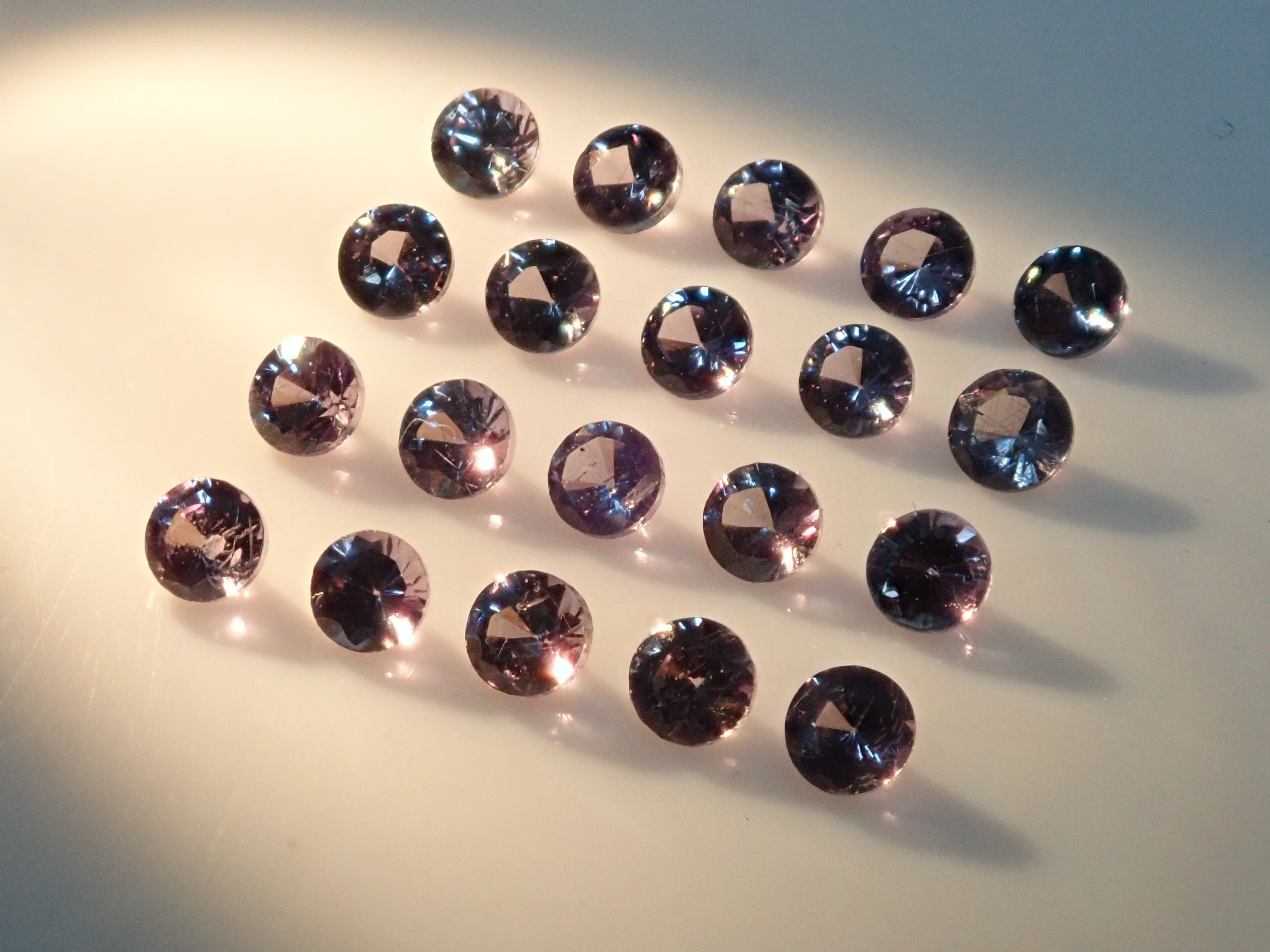 1 Bekily Blue Garnet from Madagascar (2mm, round cut)《Multiple purchase discounts available》