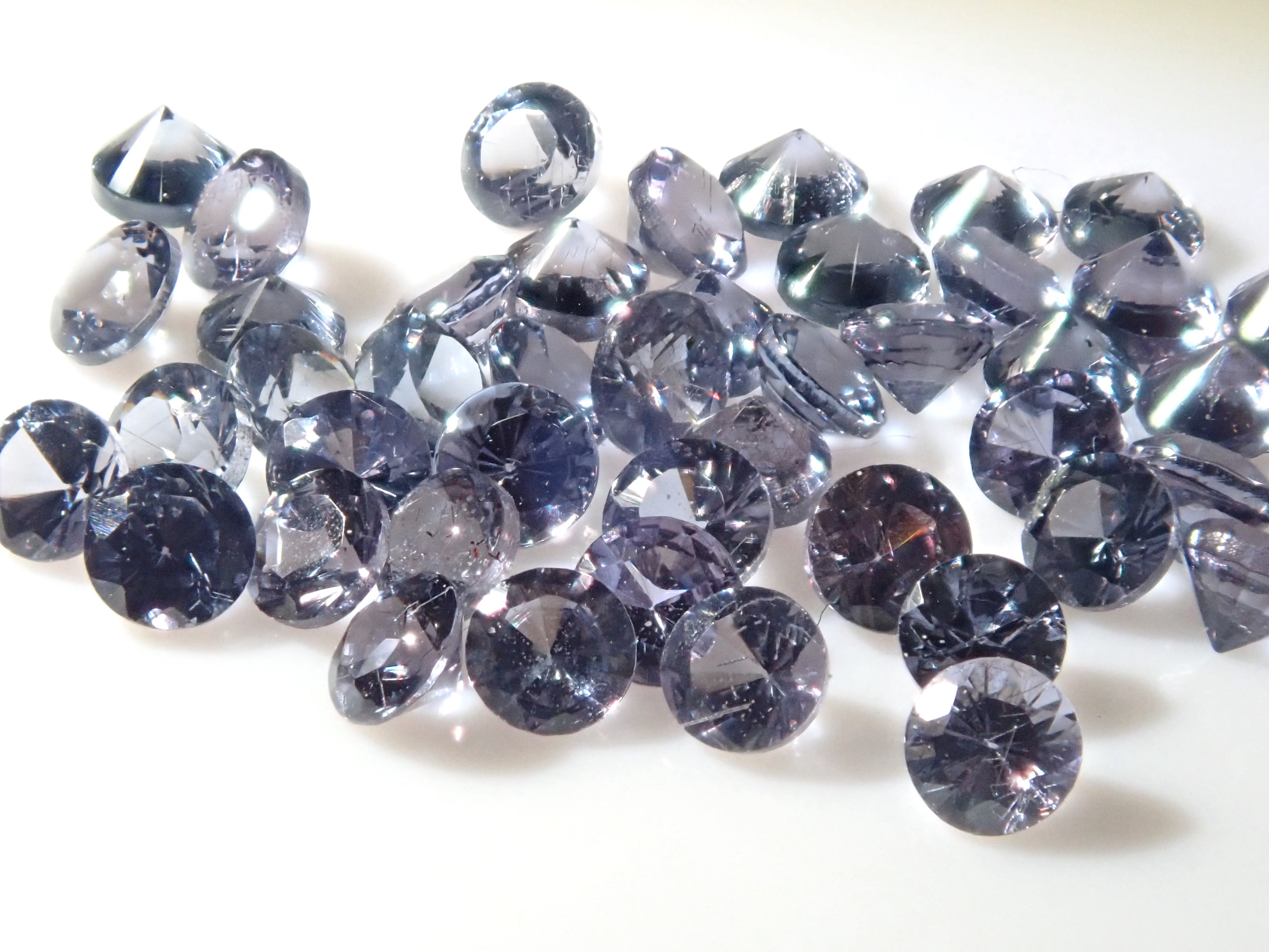 1 Bekily Blue Garnet from Madagascar (2mm, round cut)《Multiple purchase discounts available》