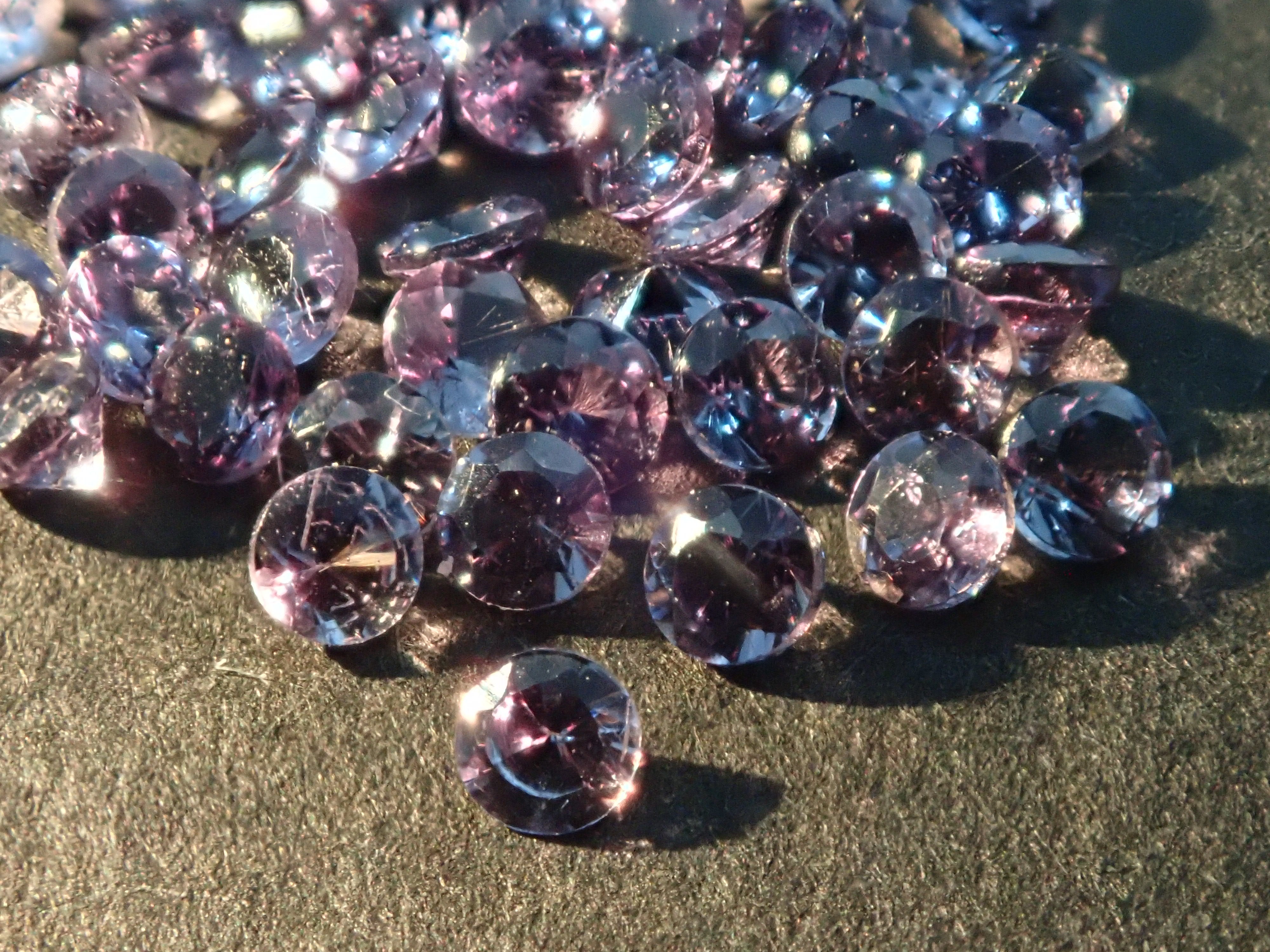 1 Bekily Blue Garnet from Madagascar (2mm, round cut)《Multiple purchase discounts available》