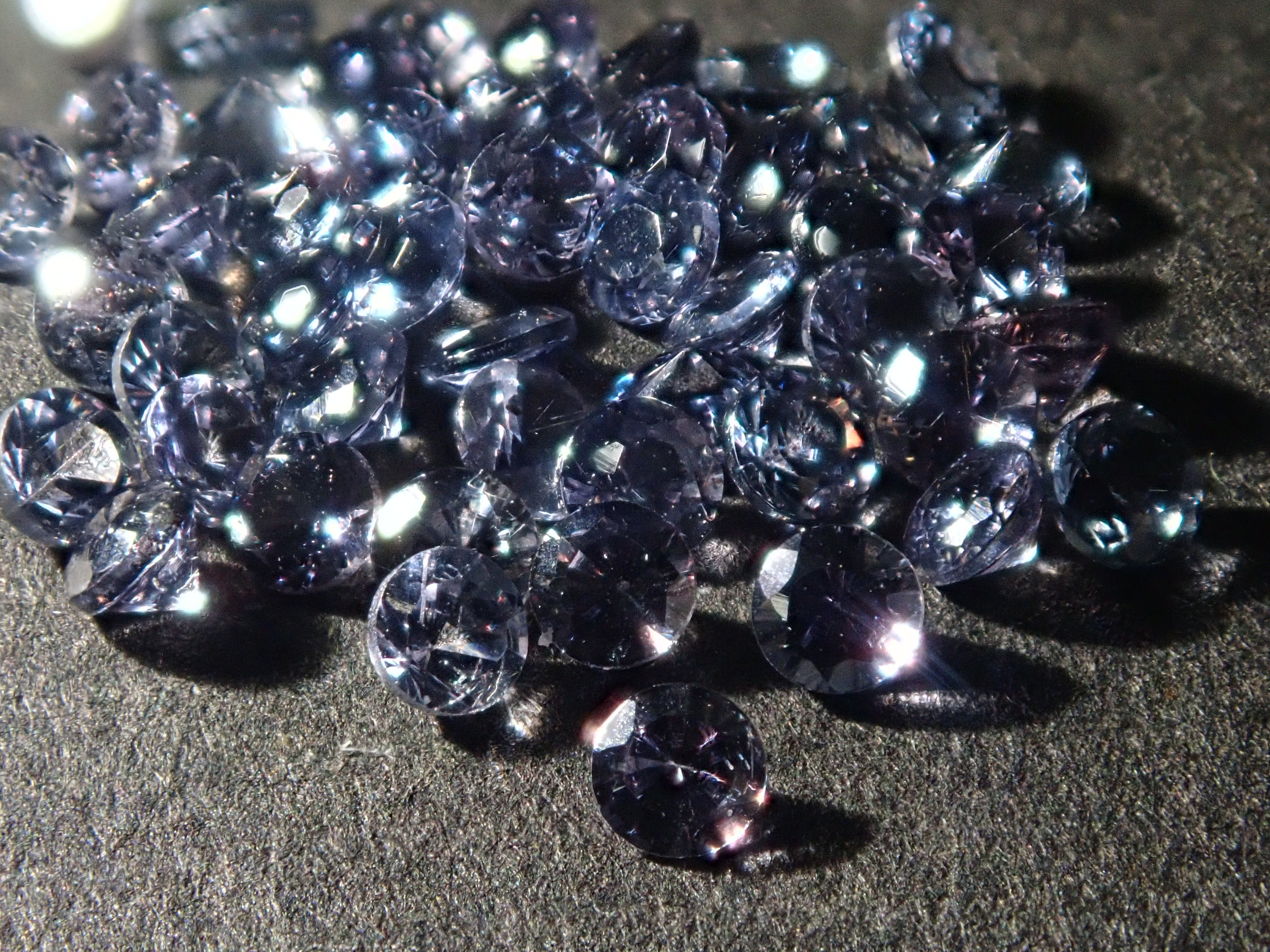 1 Bekily Blue Garnet from Madagascar (2mm, round cut)《Multiple purchase discounts available》