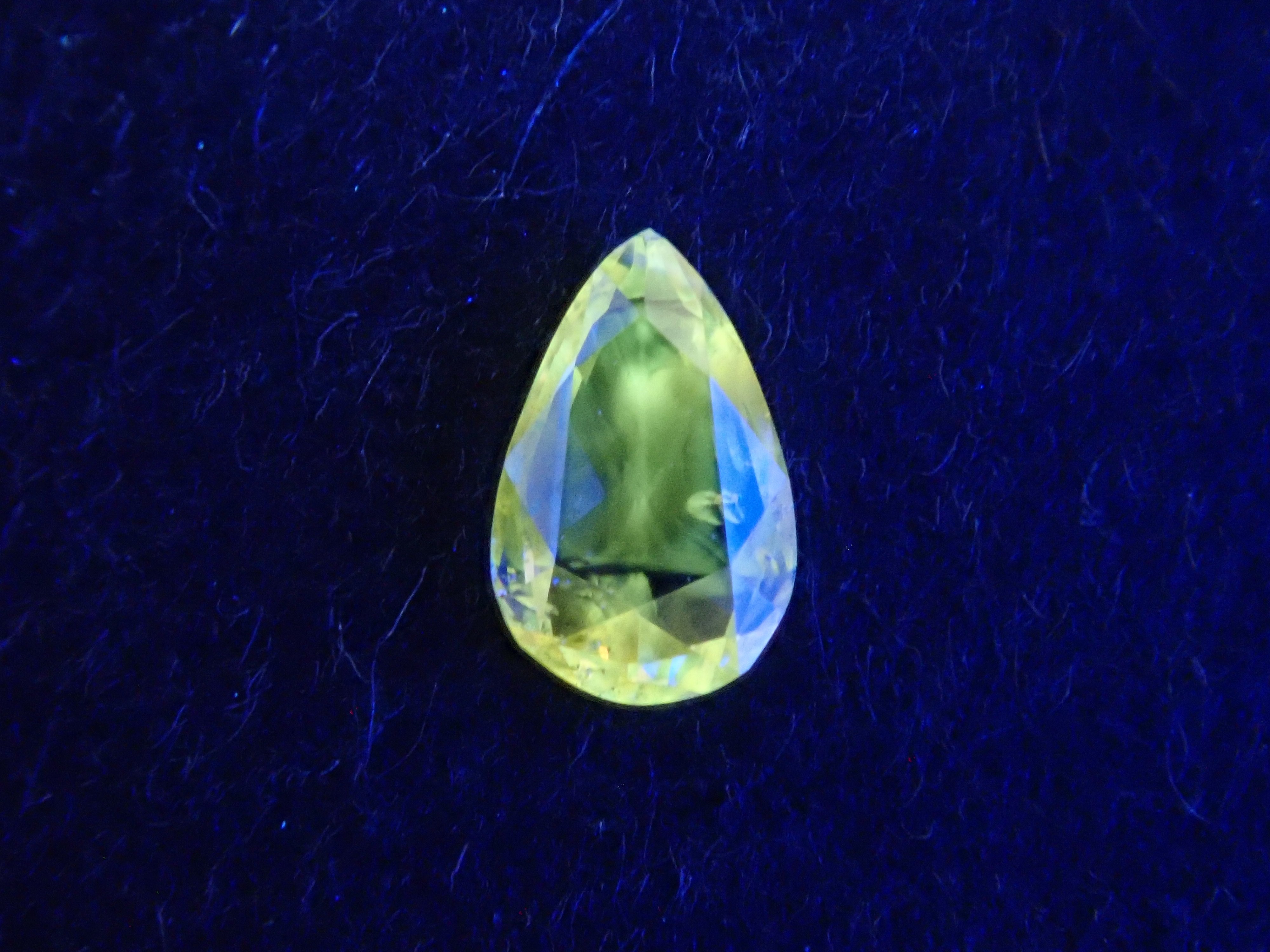 Bicolor Diamond 0.088ct Loose