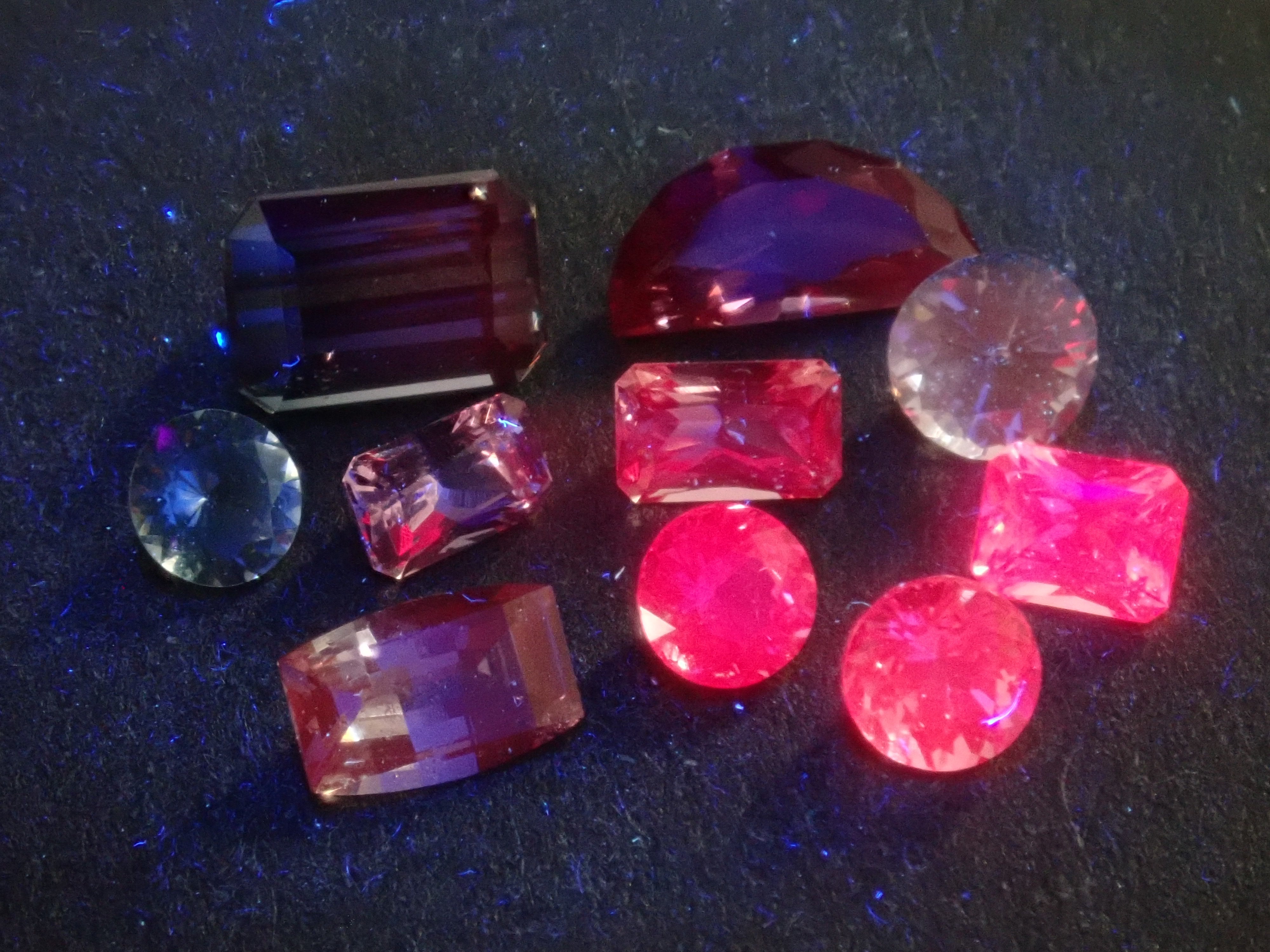 限定10石》バイカラースピネル1.17ctを含むスピネルガチャ 1石ルース