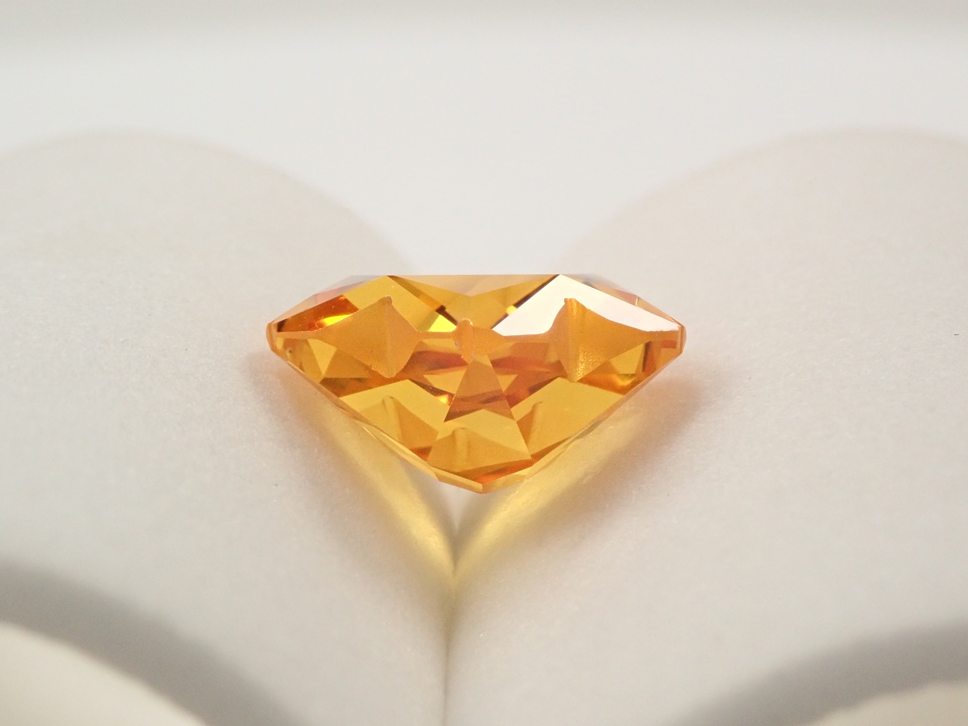 【12555394掲載】合成サファイア 10.411ctルース