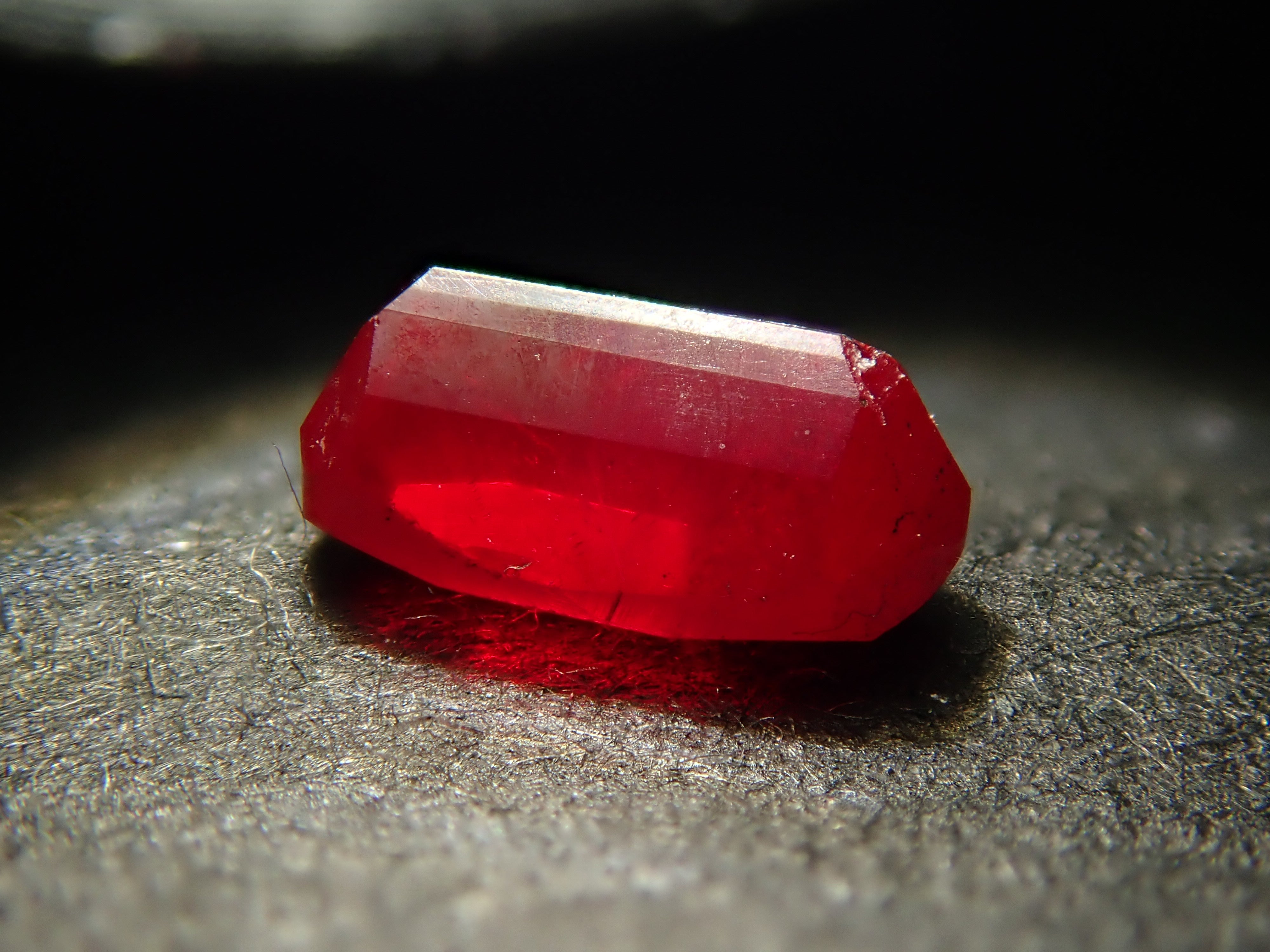 【12/17 22時販売】中国産シンシャ（辰砂・シナバー） 0.615ctルース（ファセットカット）