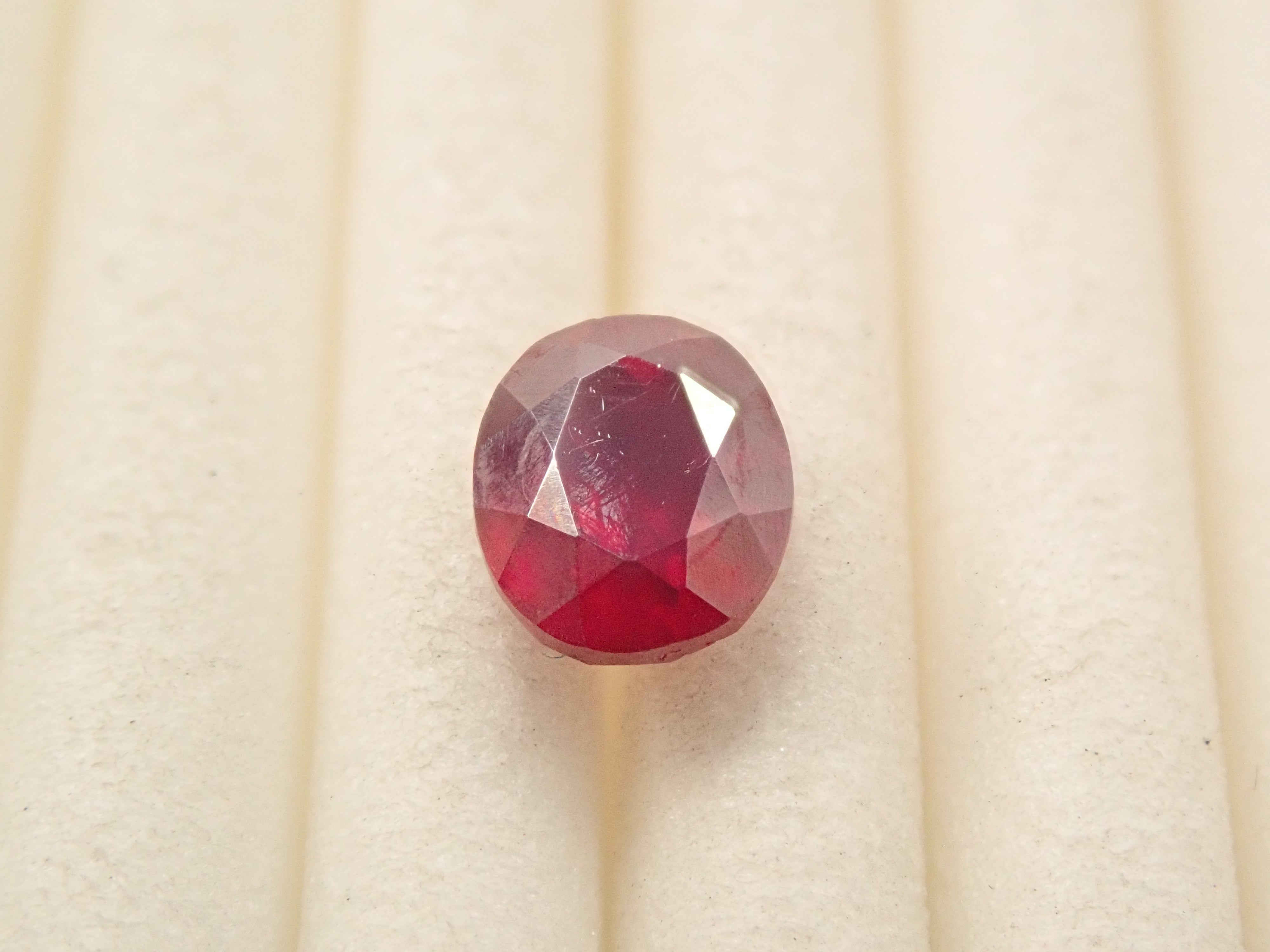 【1月10日晚間10點開售】1.347克拉中國硃砂裸石，附真品證書