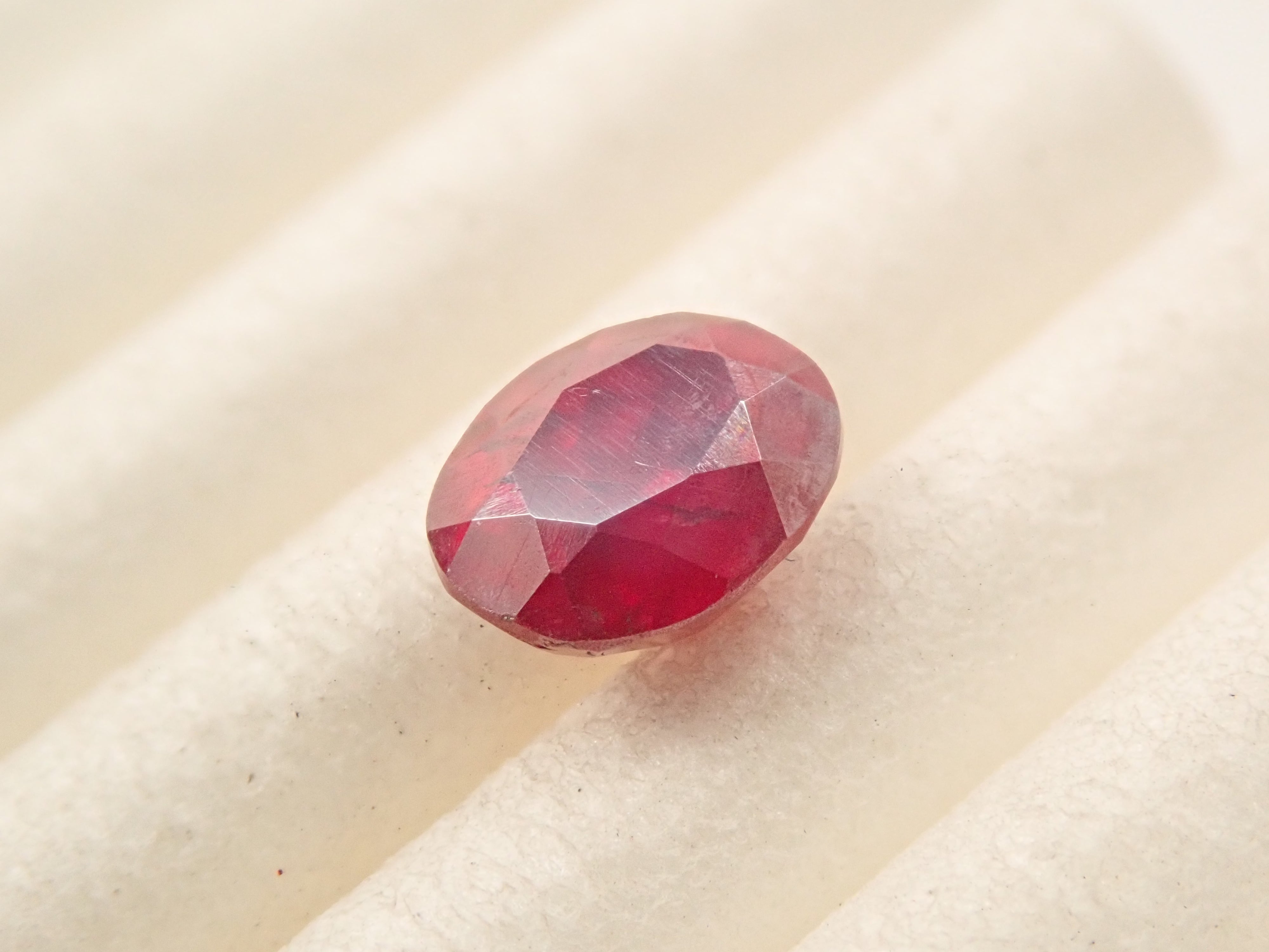 【1月10日晚間10點開售】1.347克拉中國硃砂裸石，附真品證書