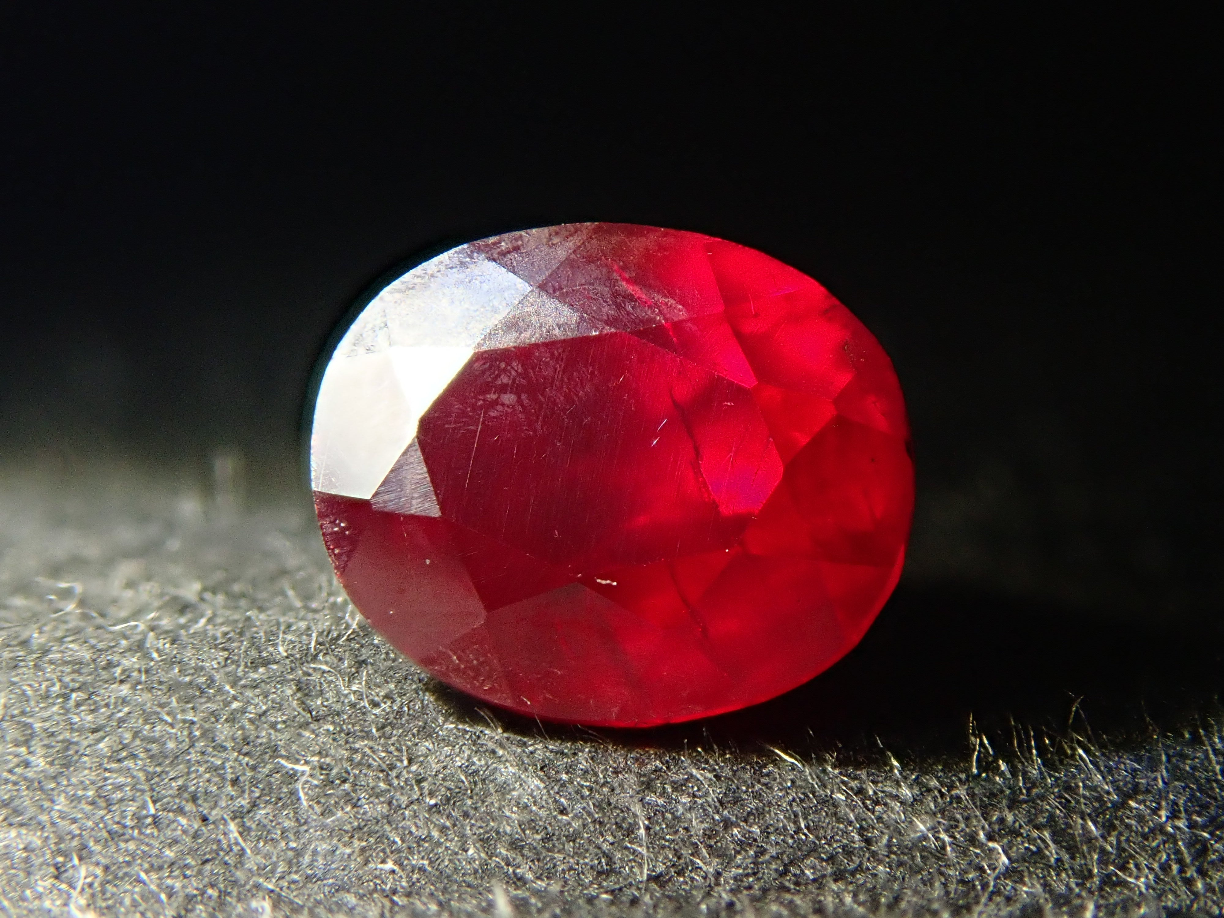 【1月10日晚間10點開售】1.347克拉中國硃砂裸石，附真品證書