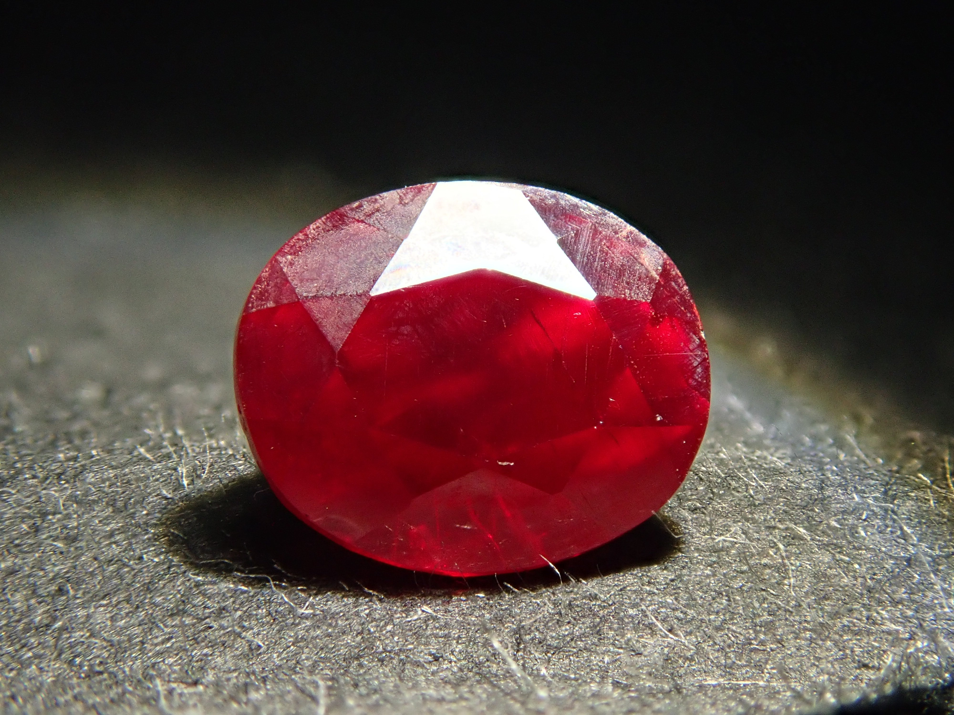 【1月10日晚間10點開售】1.347克拉中國硃砂裸石，附真品證書