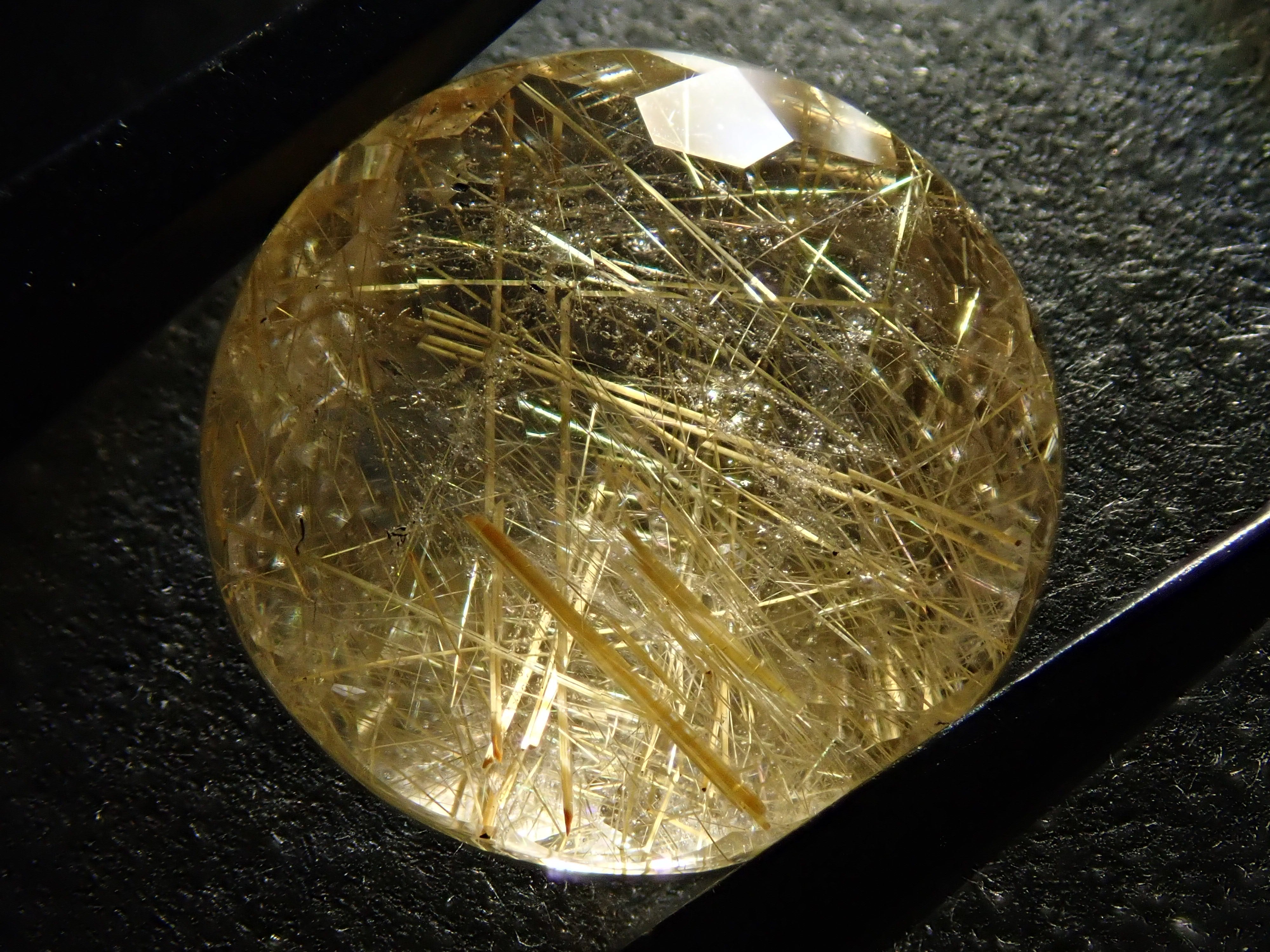 ブラジル産ルチルクォーツ（ルチルレイテッドクォーツ） 5.333ctルース