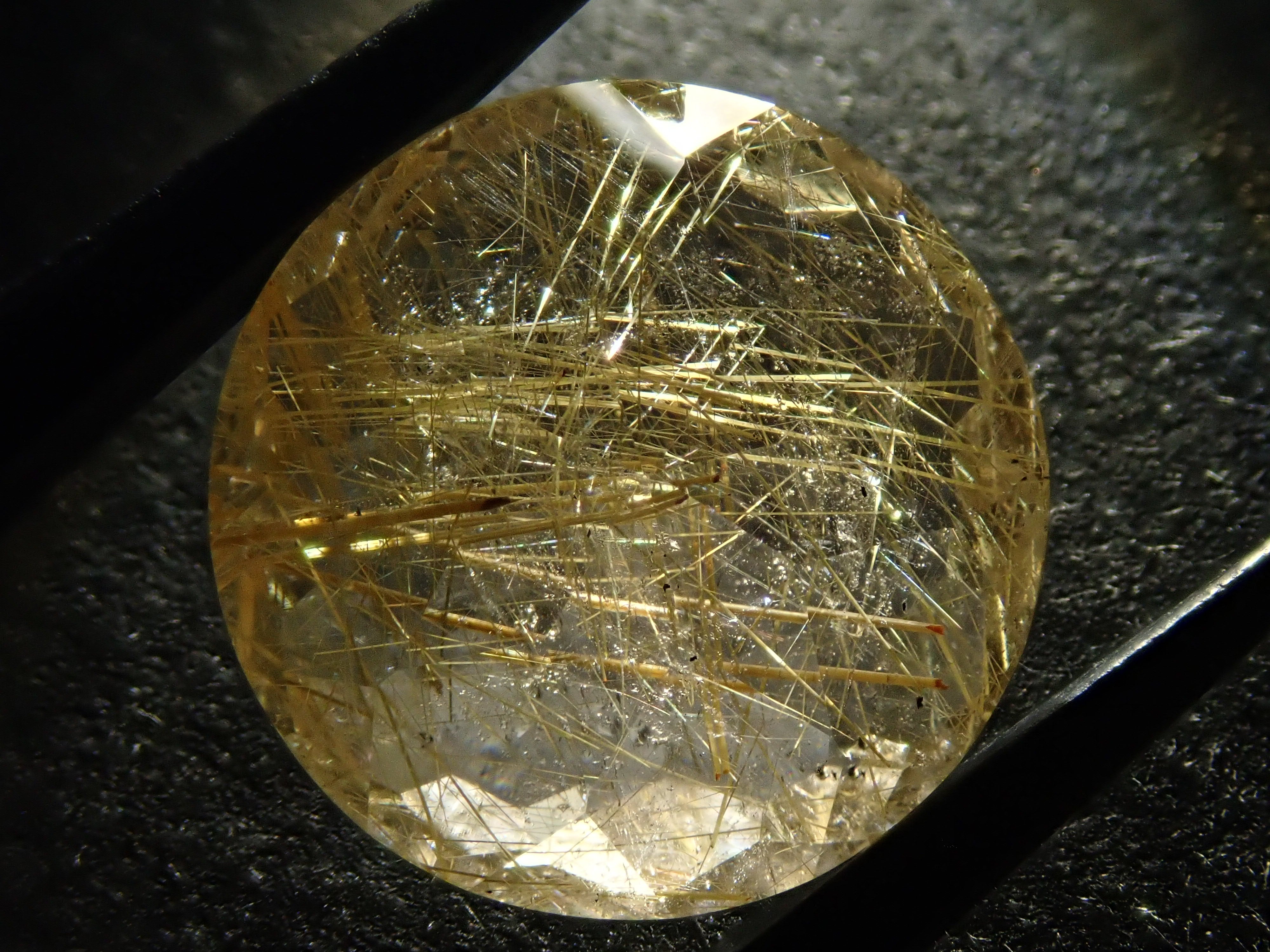 ブラジル産ルチルクォーツ（ルチルレイテッドクォーツ） 5.333ctルース