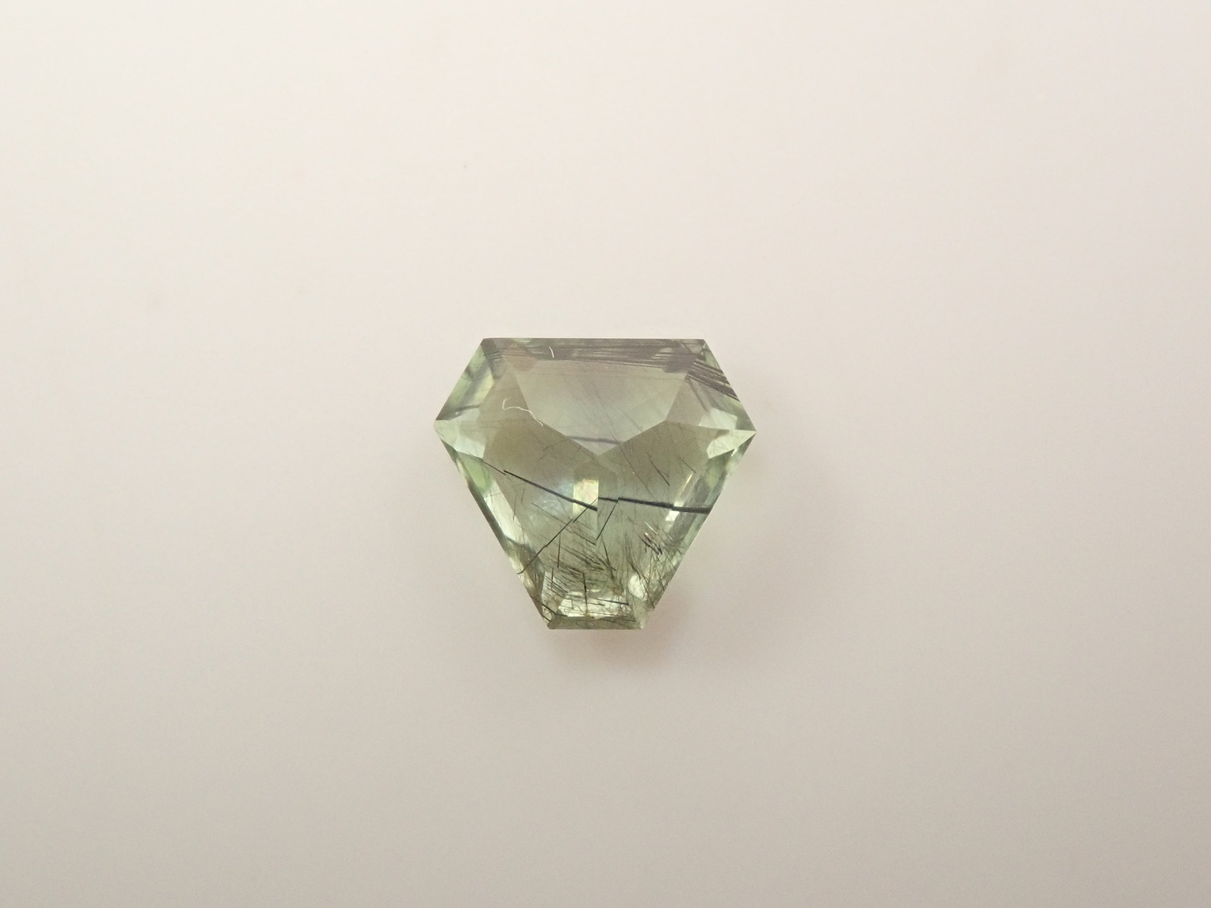【10/25 22時販売】パキスタン産ルードヴィッヒアイトインペリドット 0.615ctルース
