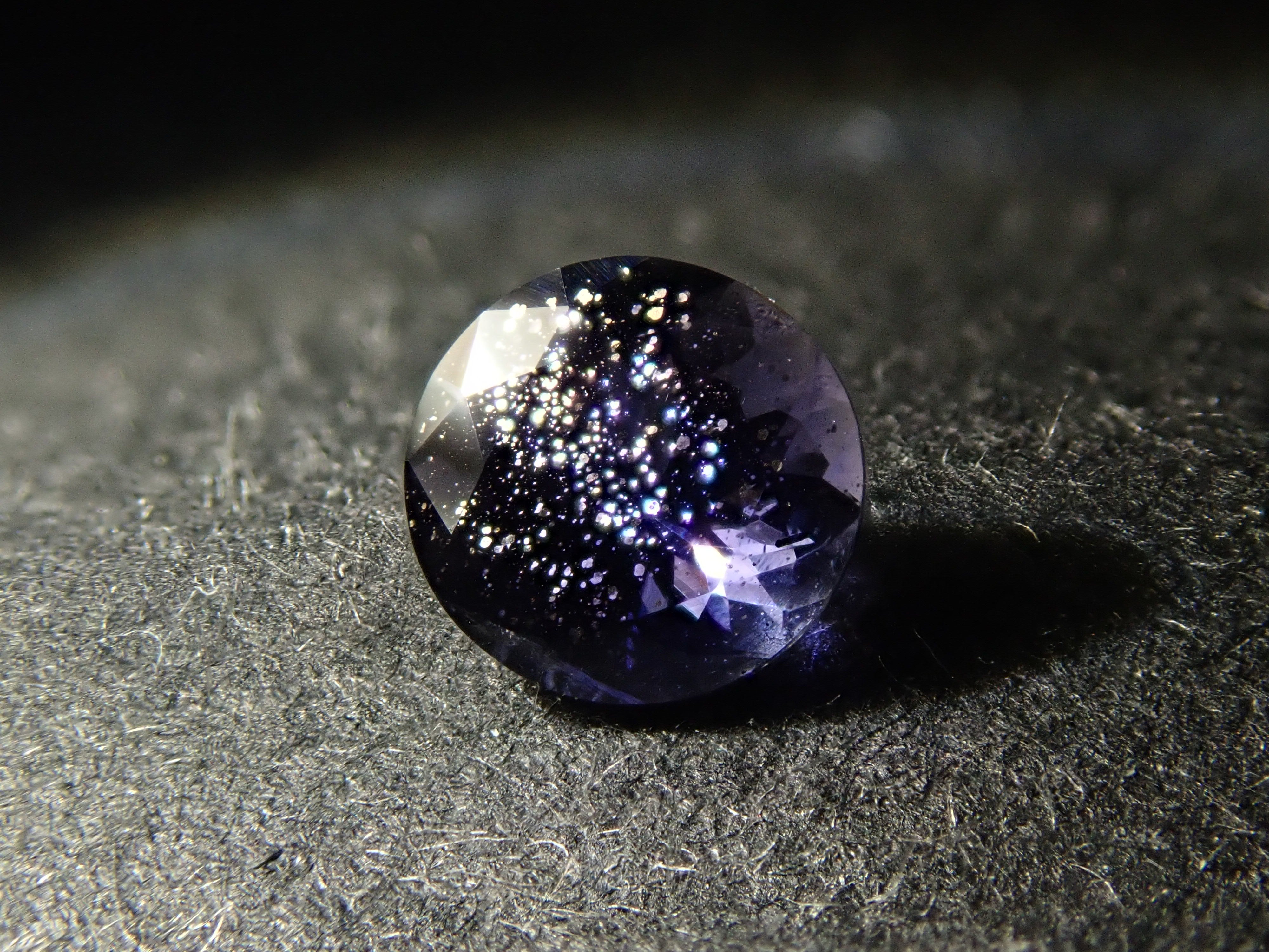 かなり濃い！藍色！ブラッドショットアイオライト アイオライトサン