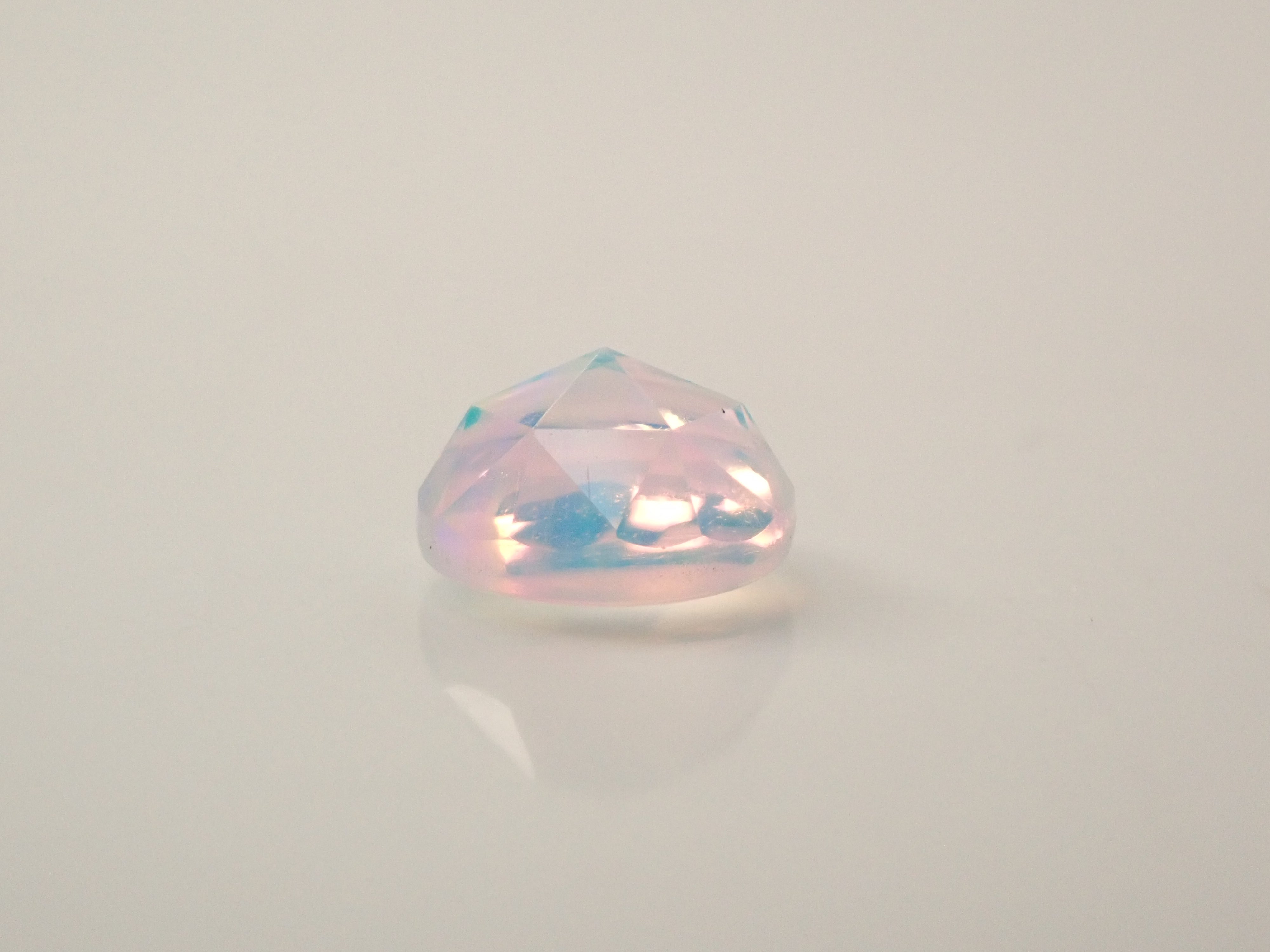 【11/10 22時販売】合成オパール 6.1mm/0.792ctルース（ローズカット） (ローズカット)