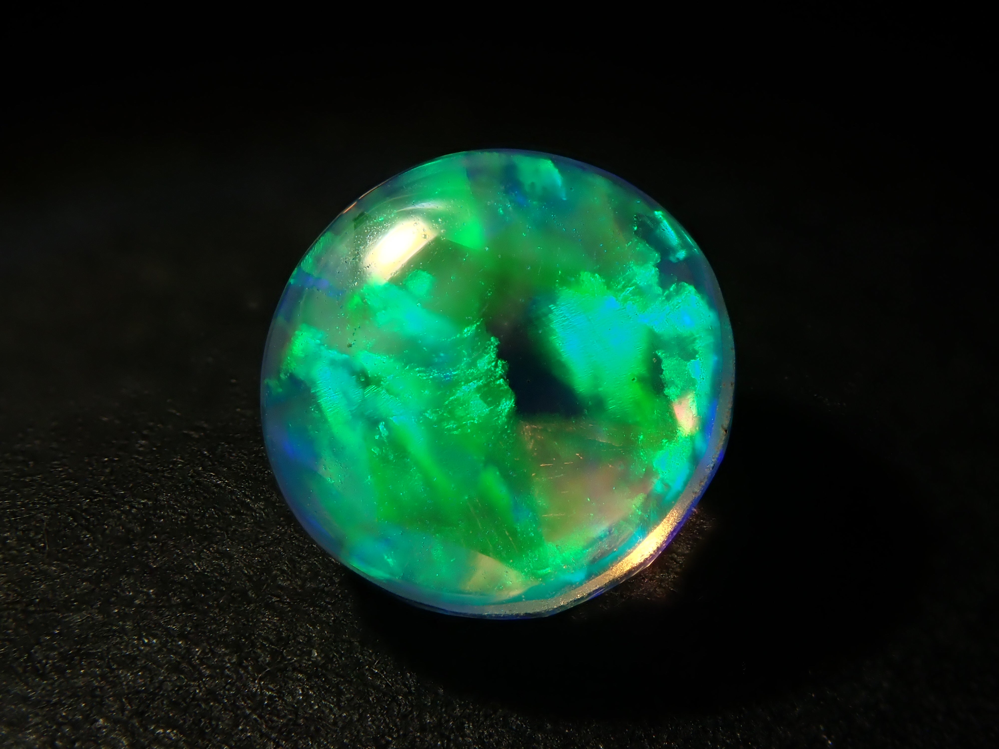 【11/10 22時販売】合成オパール 6.1mm/0.792ctルース（ローズカット） (ローズカット)