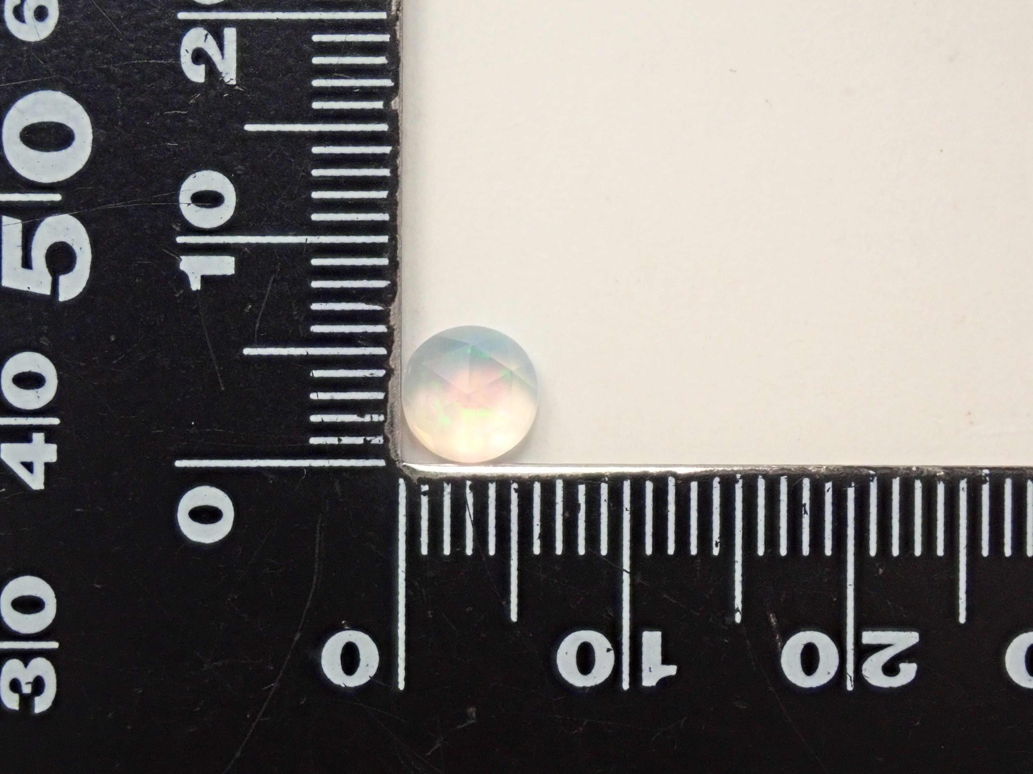 【11/10 22時販売】合成オパール 6.1mm/0.792ctルース（ローズカット） (ローズカット)