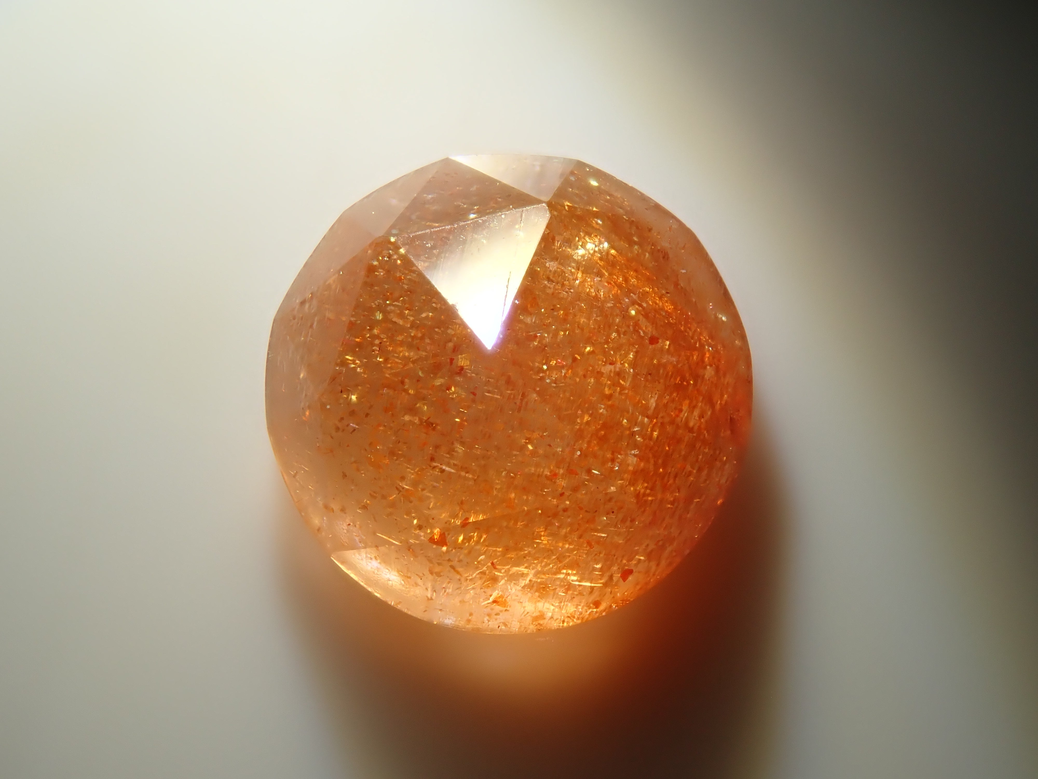 【11/10 22時販売】タンザニア産サンストーン（イリュージョンサンストーン） 6.3mm/0.911ctルース（ローズカット）