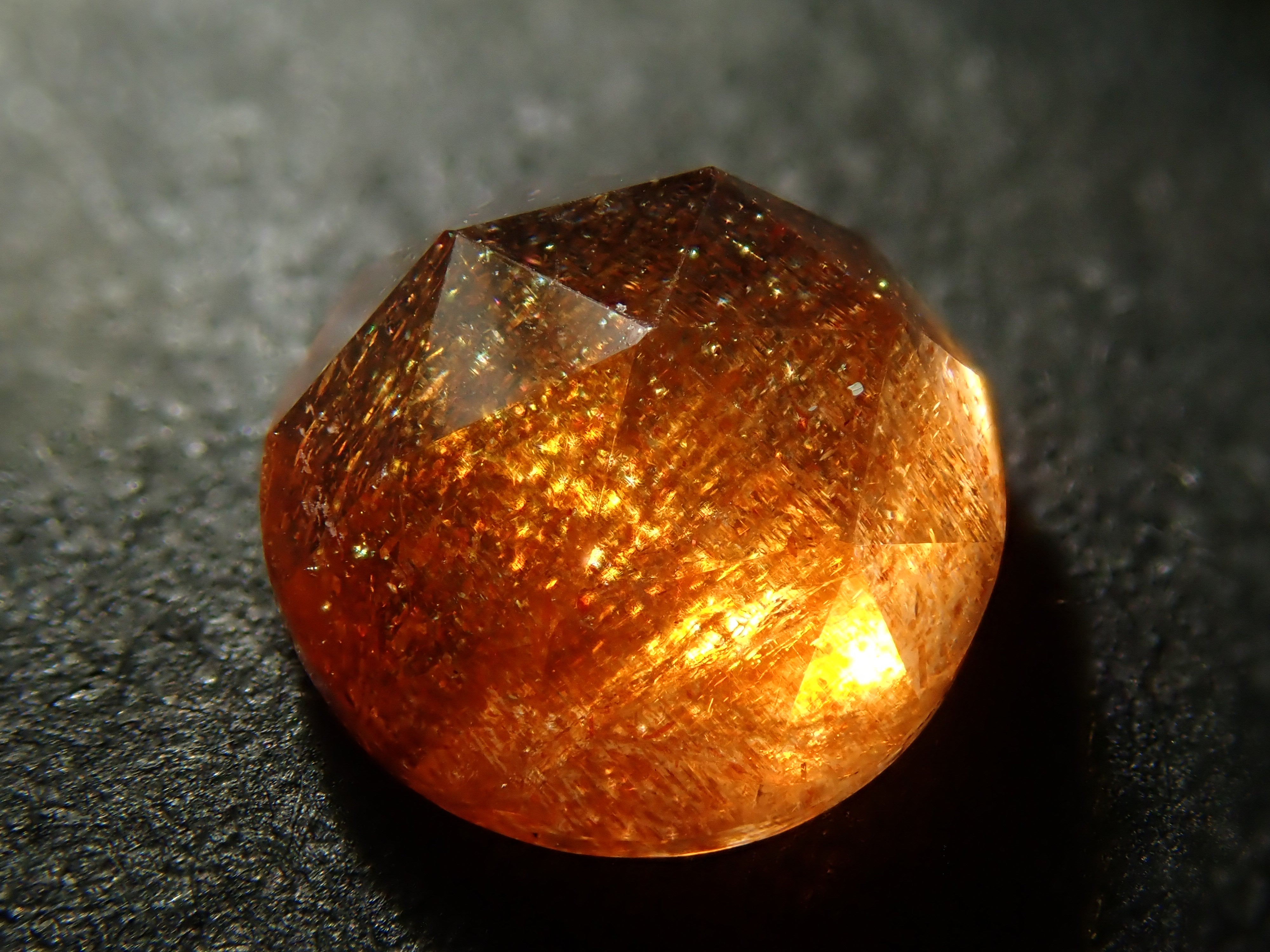 【11/10 22時販売】タンザニア産サンストーン（イリュージョンサンストーン） 6.3mm/0.911ctルース（ローズカット）