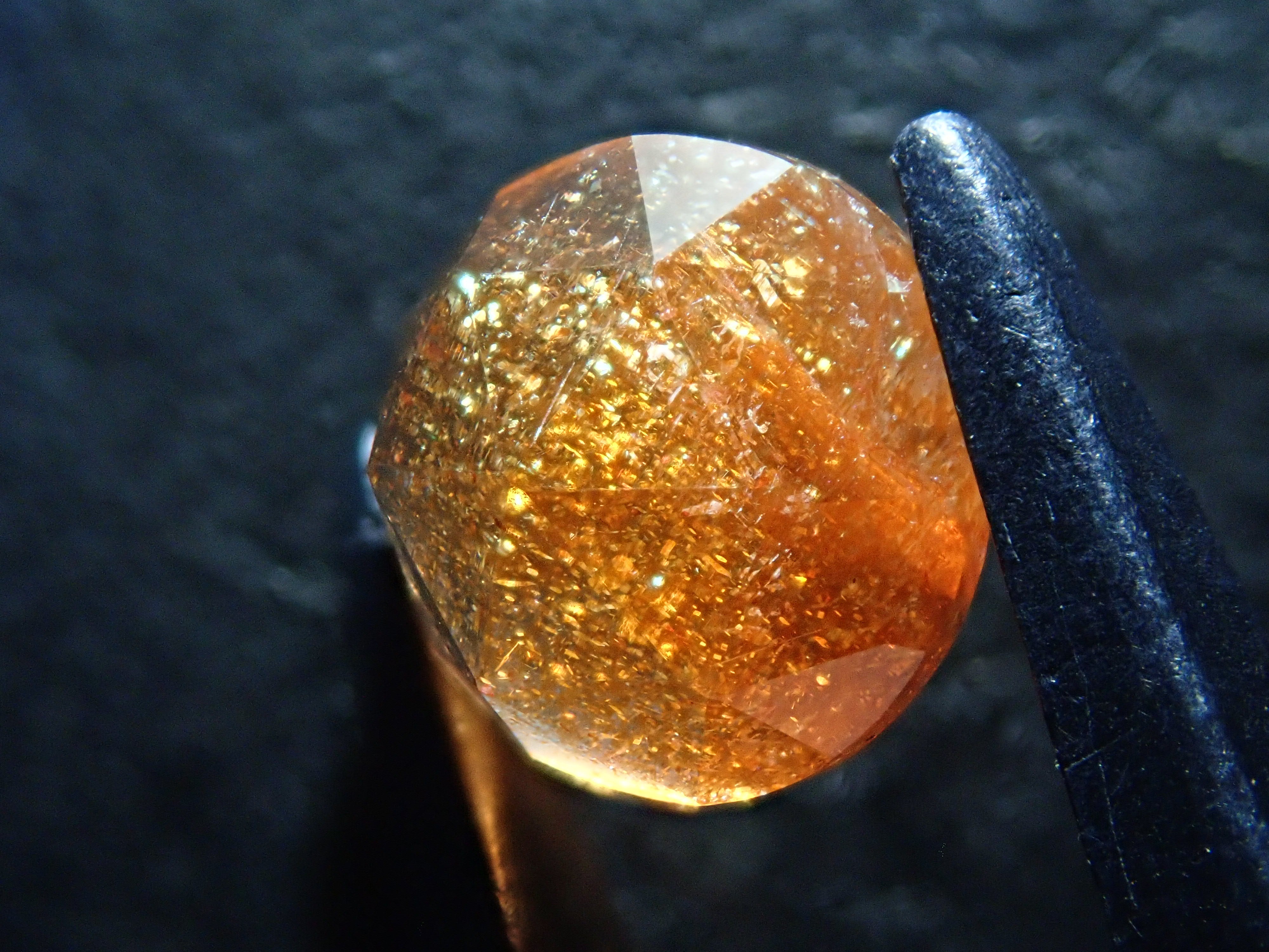 【11/10 22時販売】タンザニア産サンストーン（イリュージョンサンストーン） 6.3mm/0.911ctルース（ローズカット）