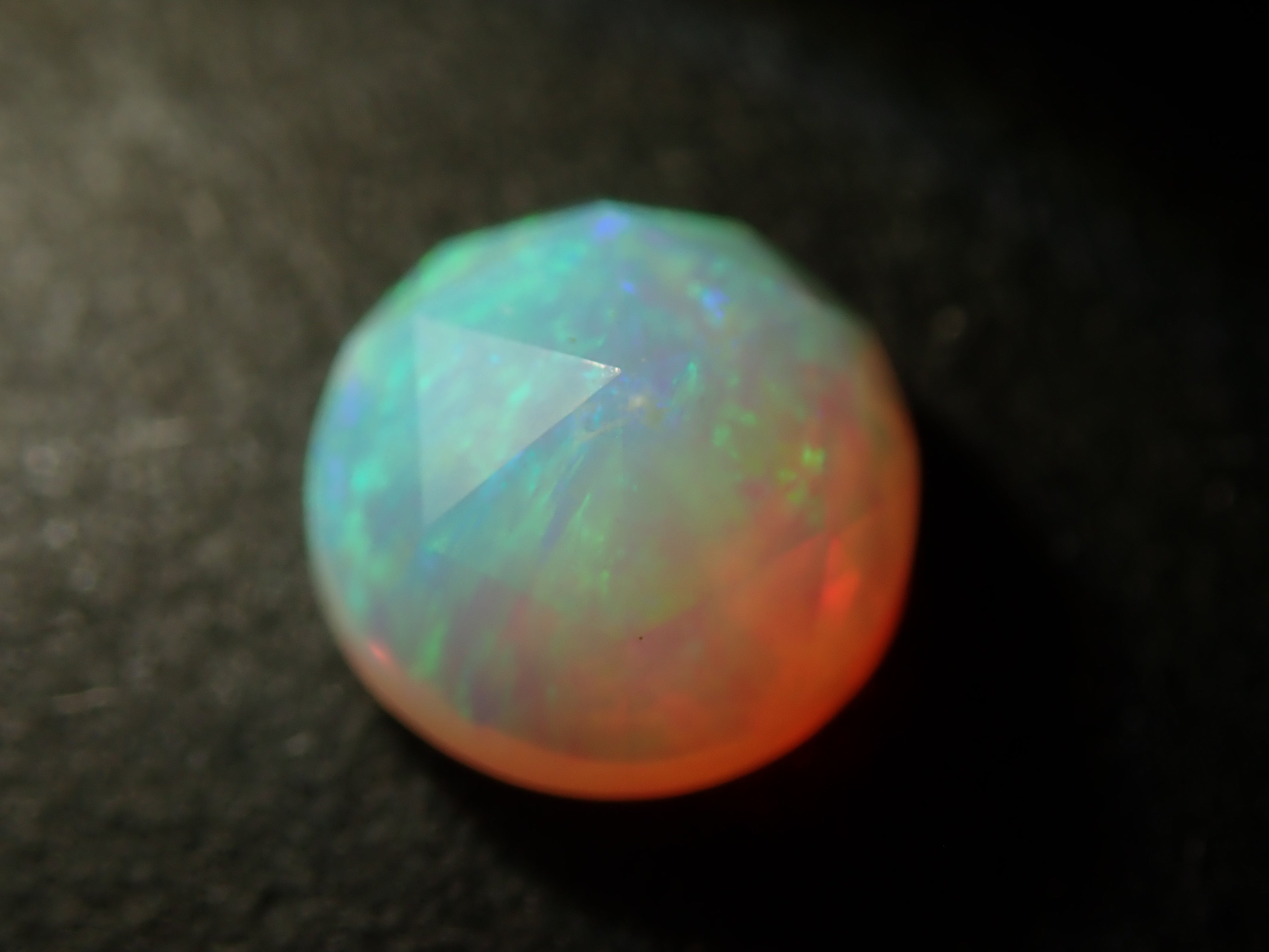 【1/5 22時販売】オーストラリア産ホワイトオパール 6.0mm/0.697ctルース（ローズカット）