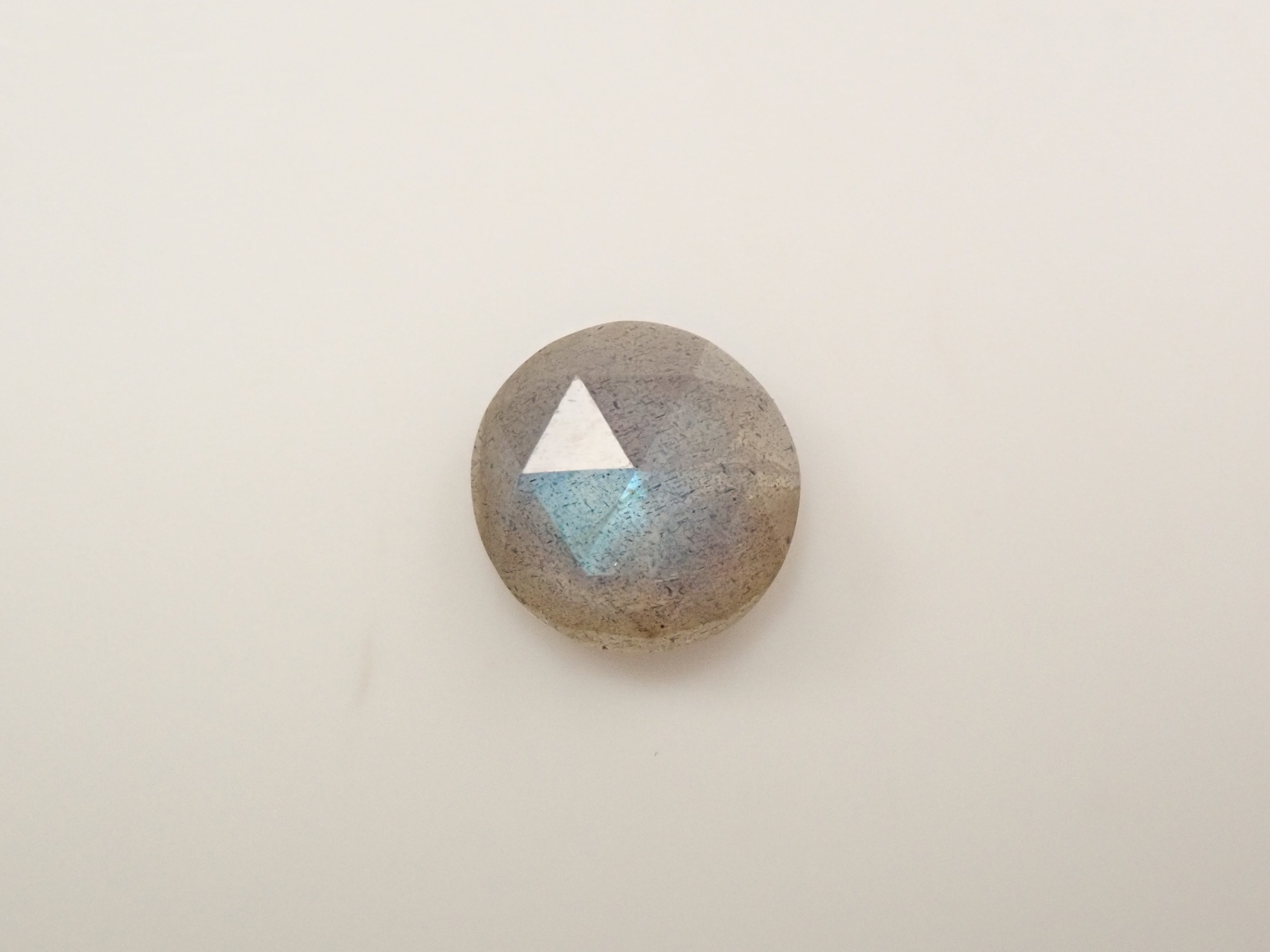 【1/5 22時販売】マダガスカル産ラブラドライト 6.1mm/0.816ctルース（ローズカット）